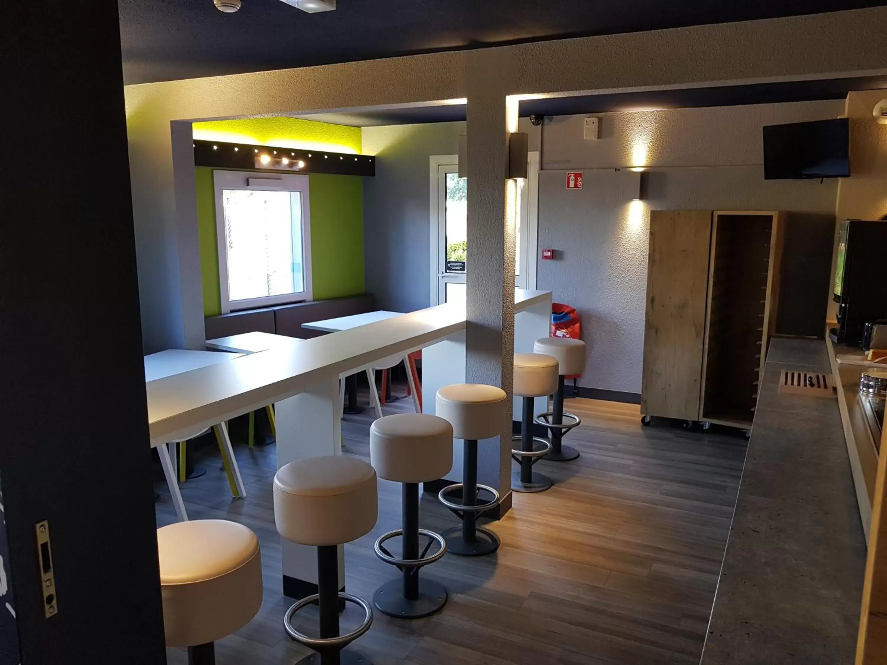 Breakfast, Lounge/Bar in ibis budget Berck Sur Mer