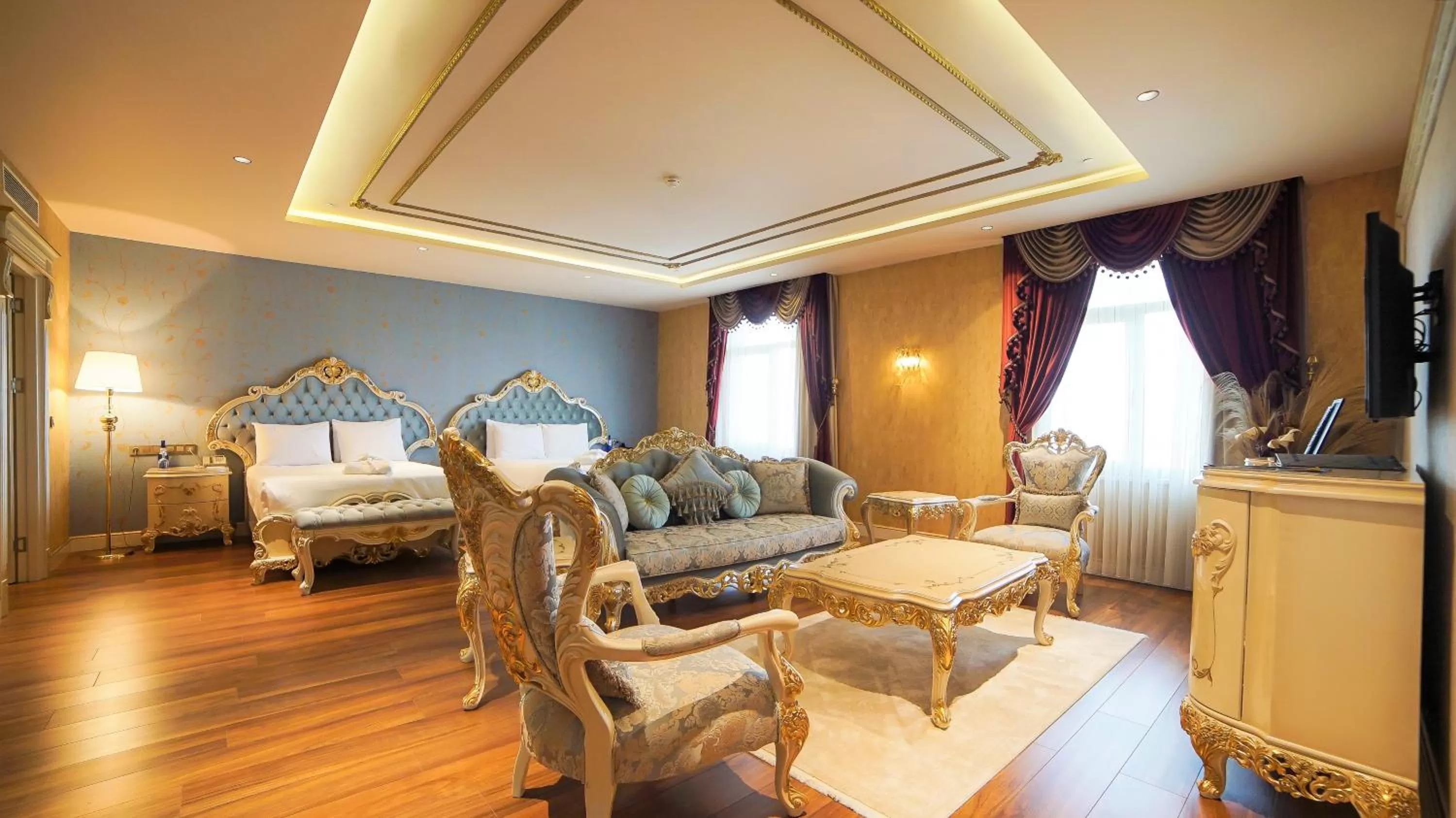 Living room, Bed in Wyndham Batumi