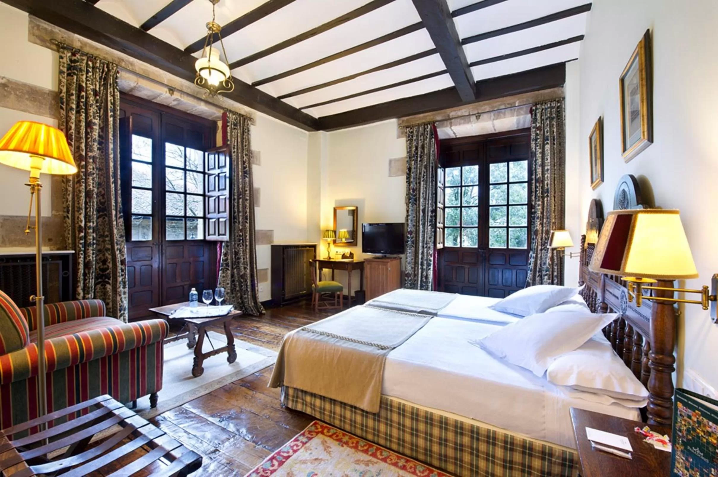 TV and multimedia, Bed in Parador de Santillana Gil Blas