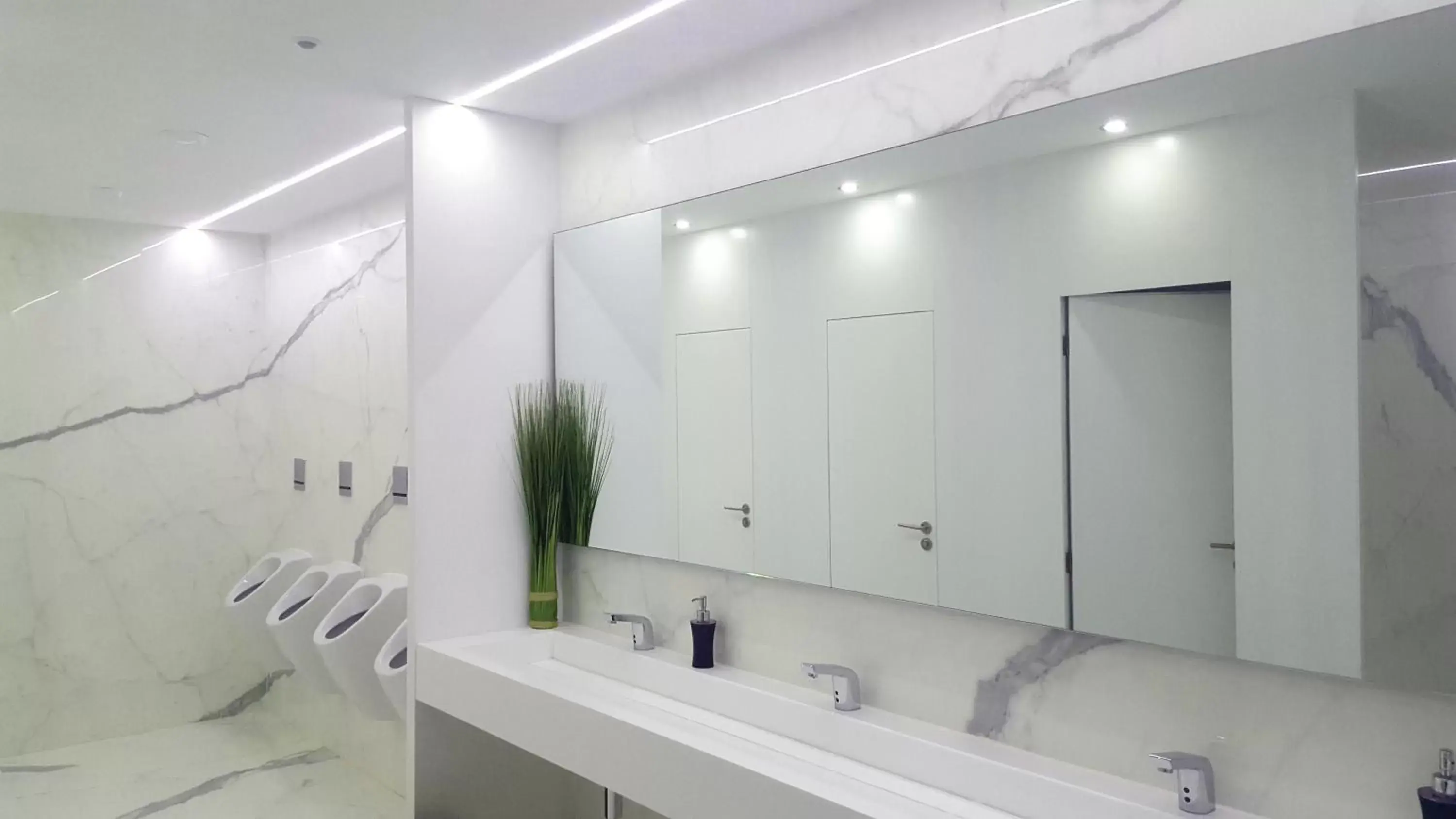 Area and facilities, Bathroom in Hotel Premium Chaves - Aquae Flaviae