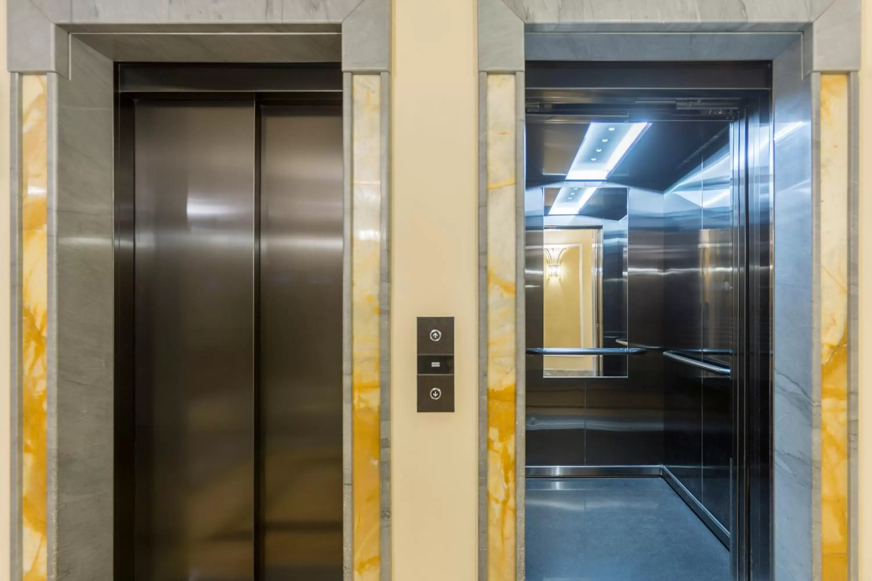 elevator in Doria Grand Hotel