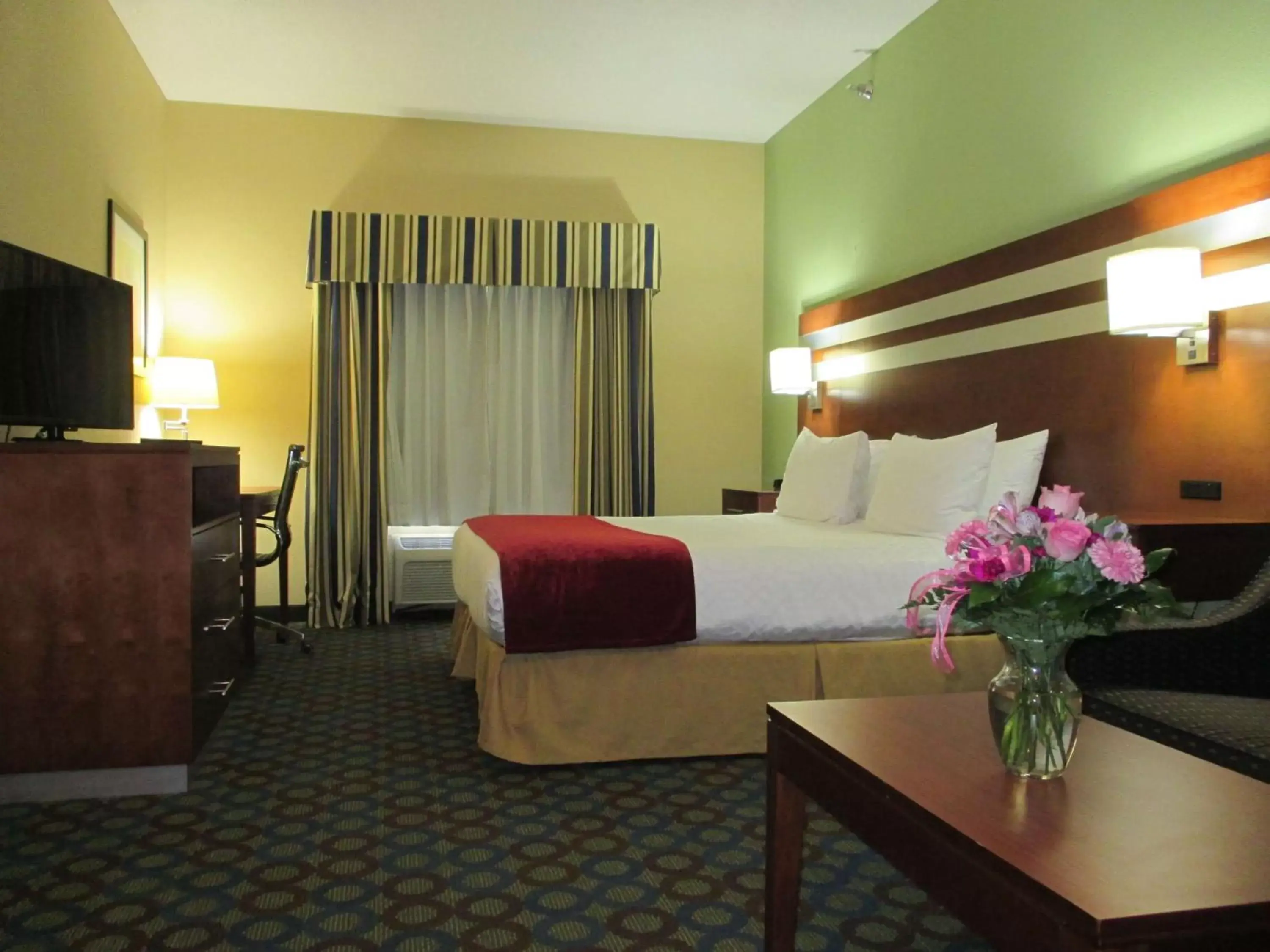 Photo of the whole room, Bed in Best Western Troy Hotel