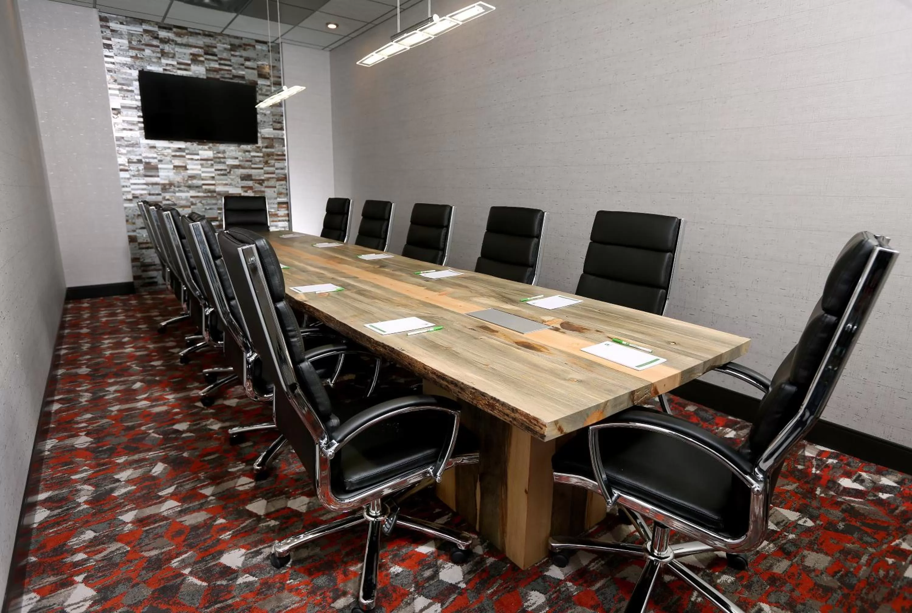 Meeting/conference room in Holiday Inn & Suites Sioux Falls - Airport by IHG