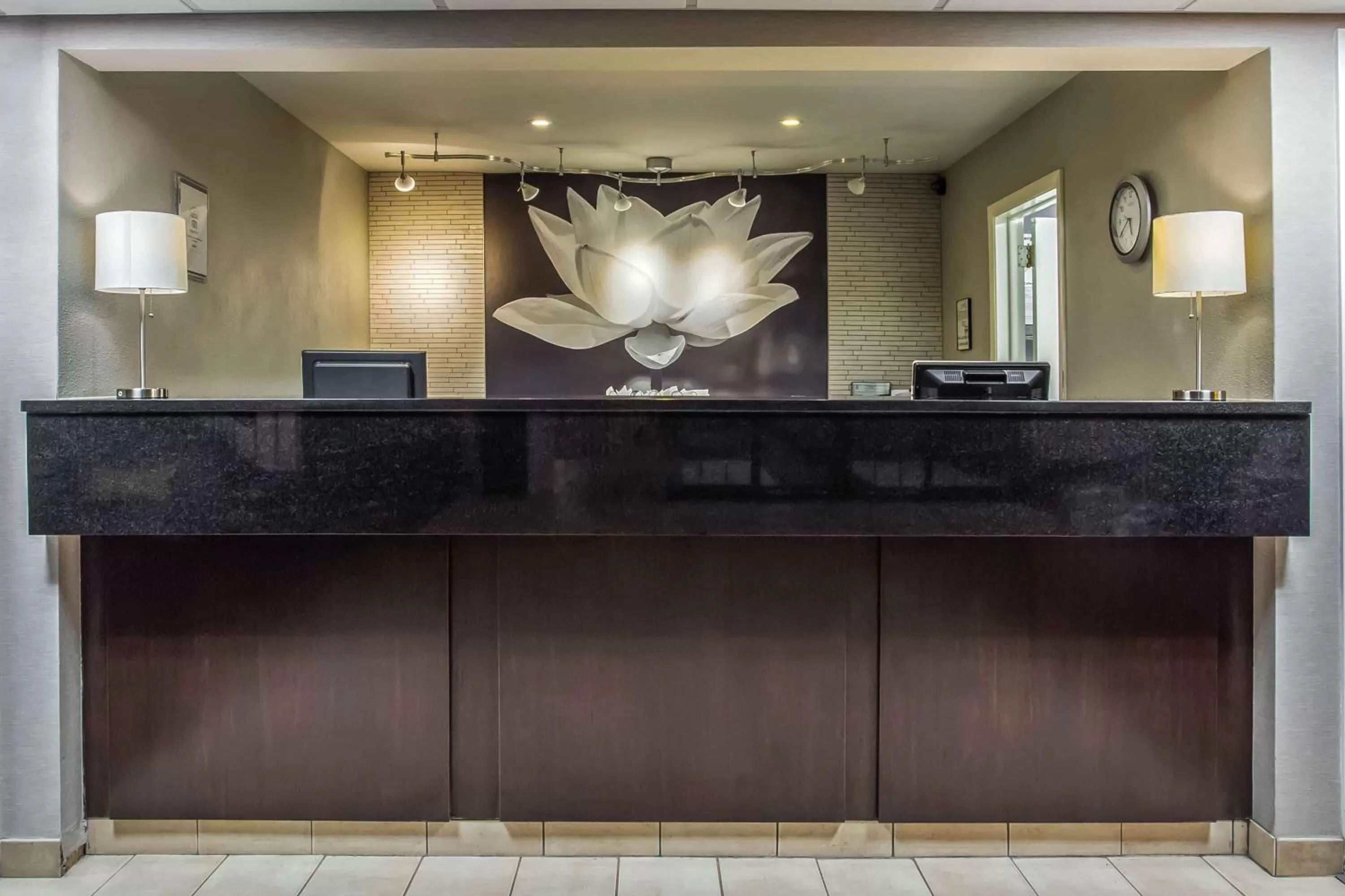 Lobby or reception in La Quinta Inn by Wyndham Oshkosh