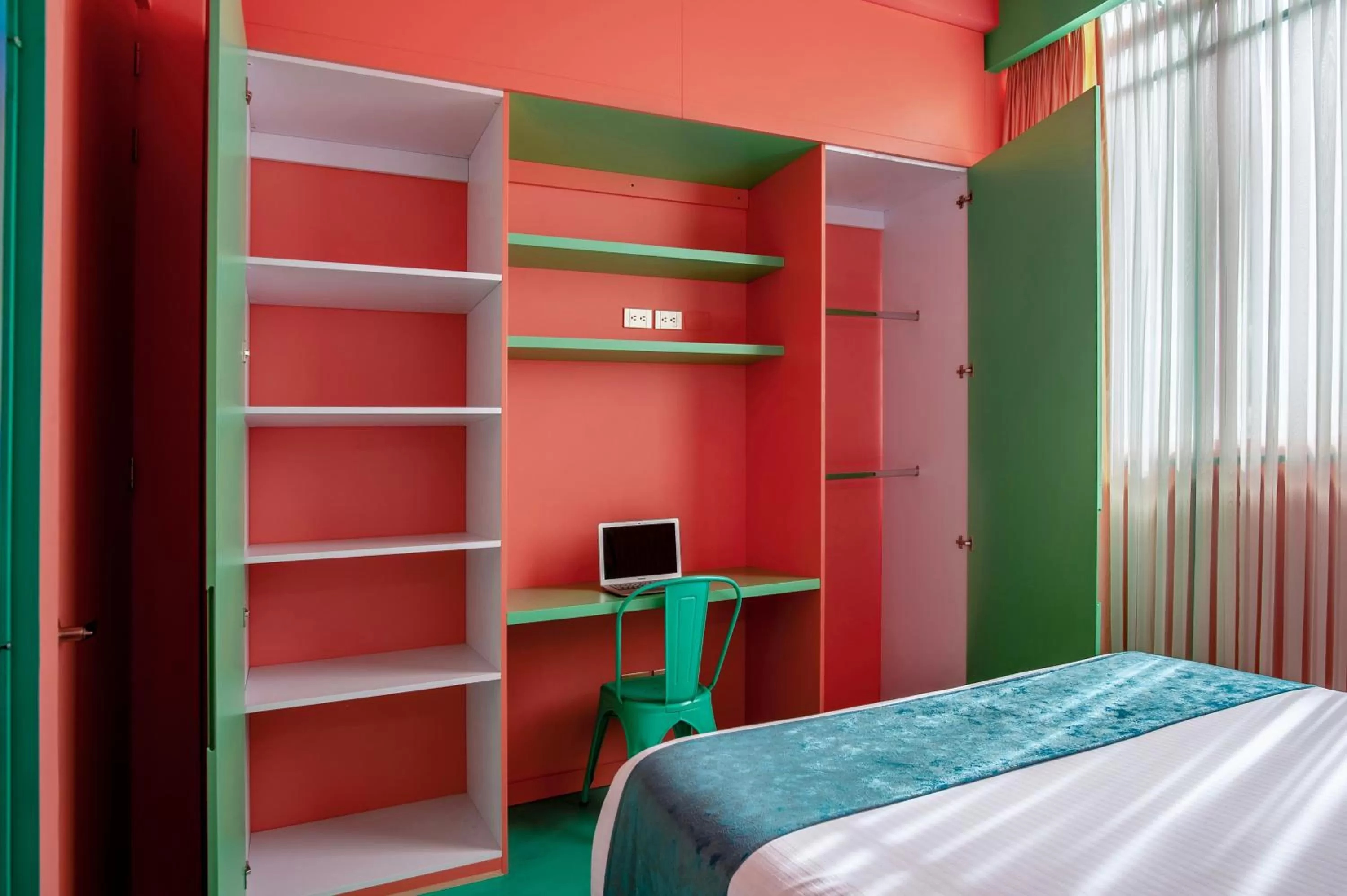 wardrobe, Bed in Hemma Bogotá Country Luxury Suites Hotel