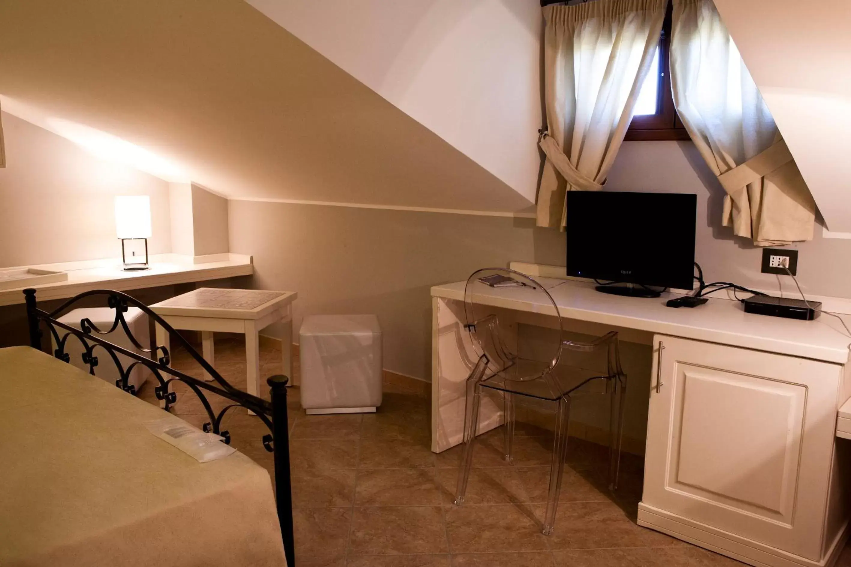 TV and multimedia, TV/Entertainment Center in B&B 7Cento Ulivi