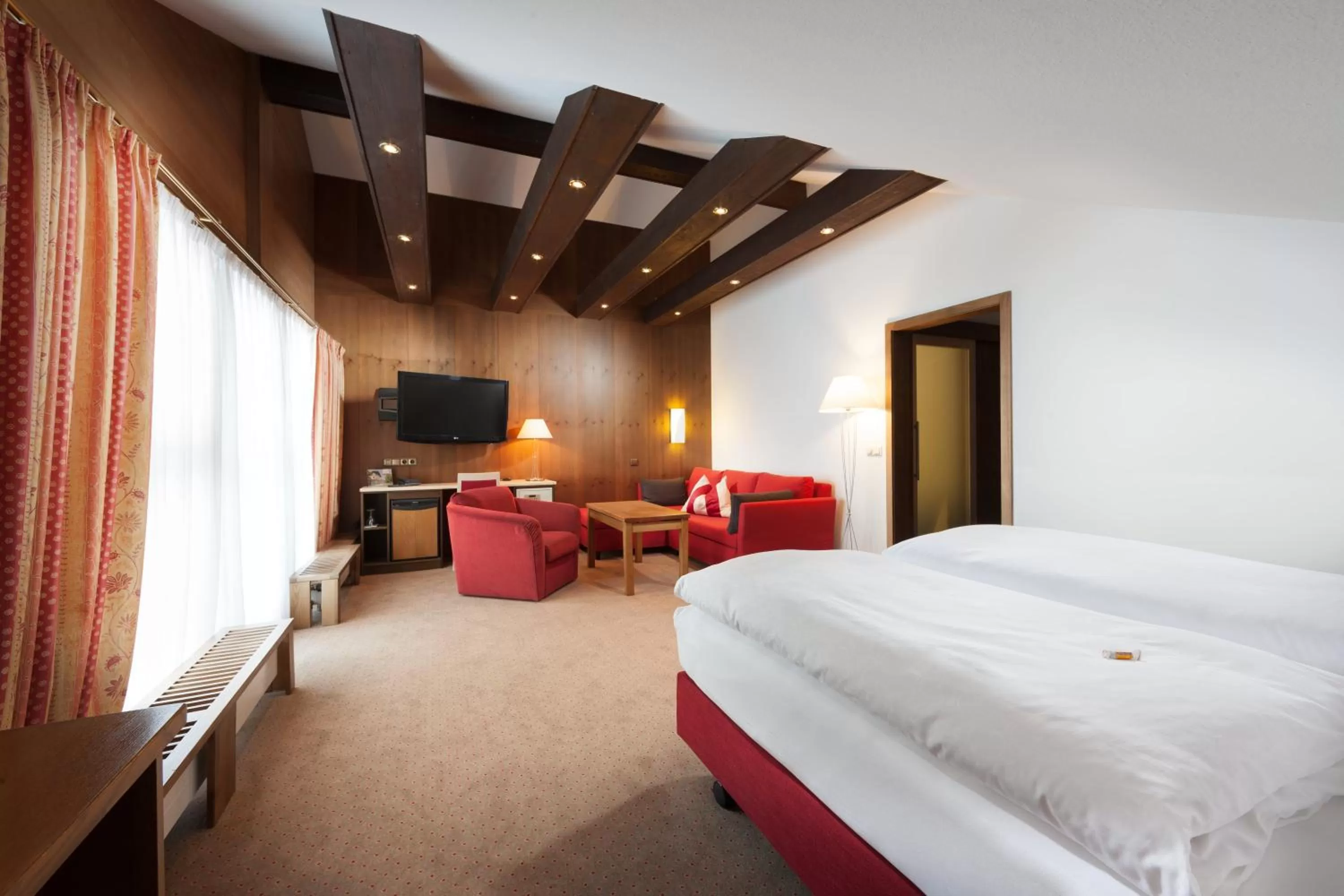 Photo of the whole room, Bed in Hotel Hachinger Hof