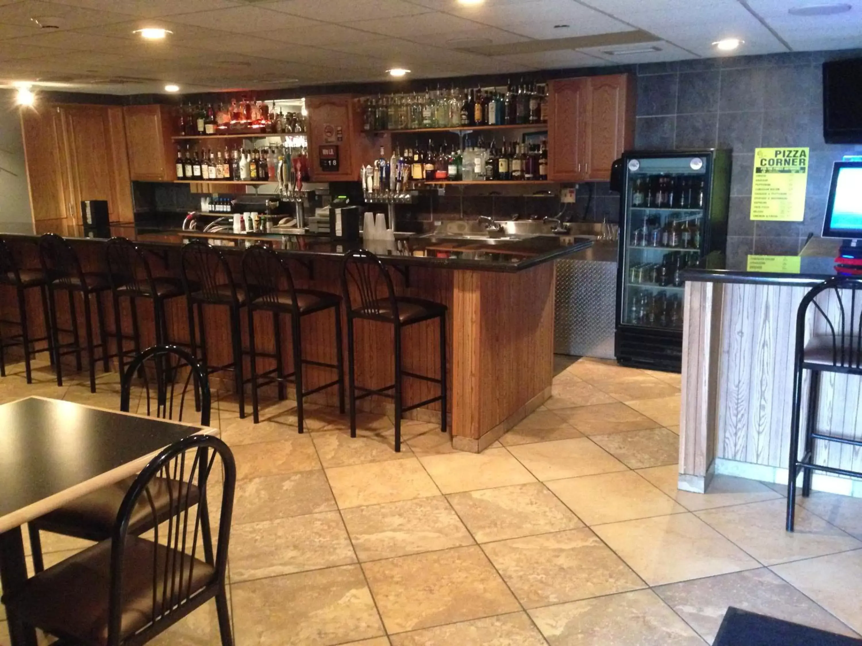 Lounge or bar, Lounge/Bar in AmericInn by Wyndham Aberdeen Event Center