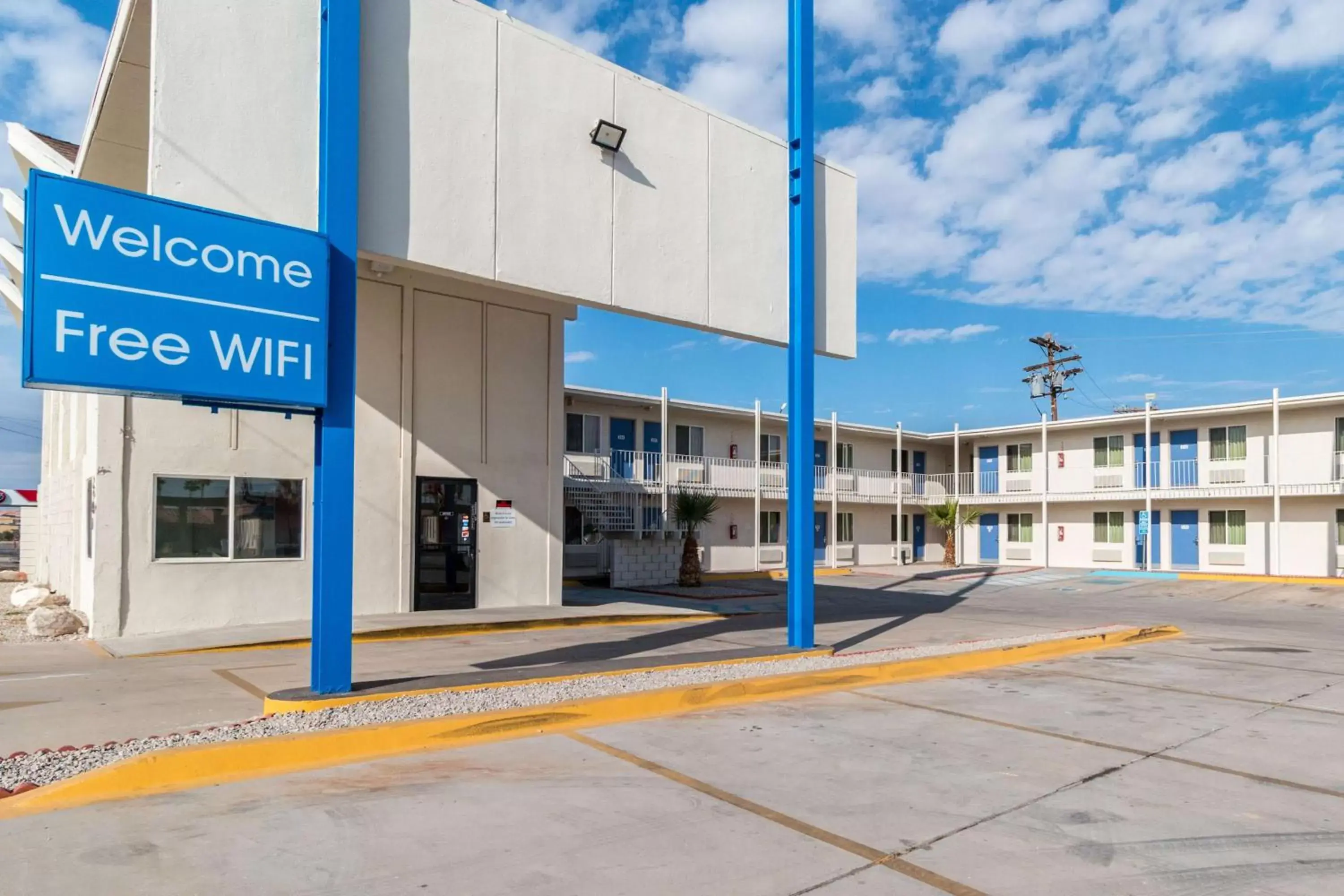 Property Building in Motel 6-Blythe, CA - South