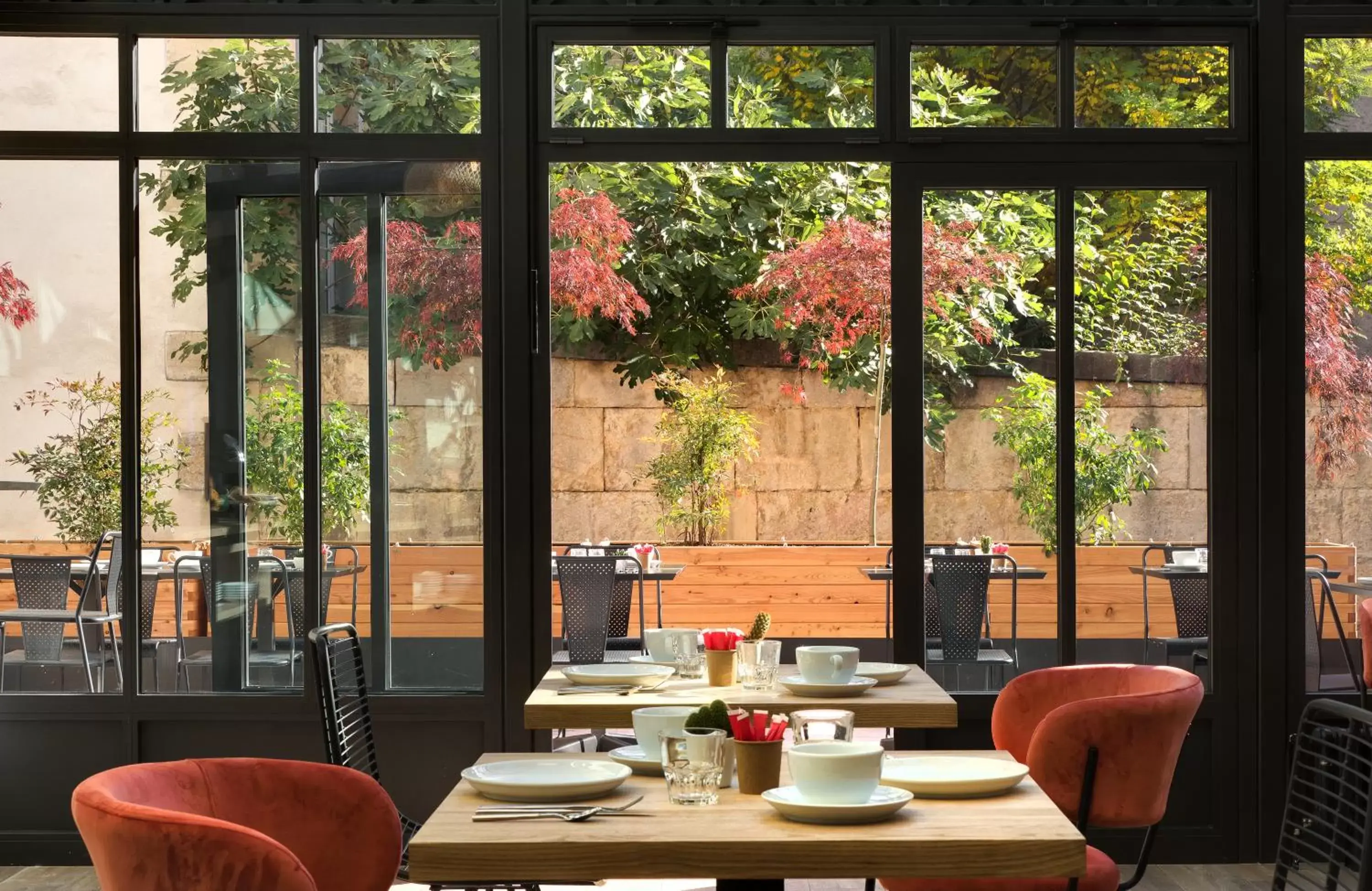 Patio in Hôtel des Ducs