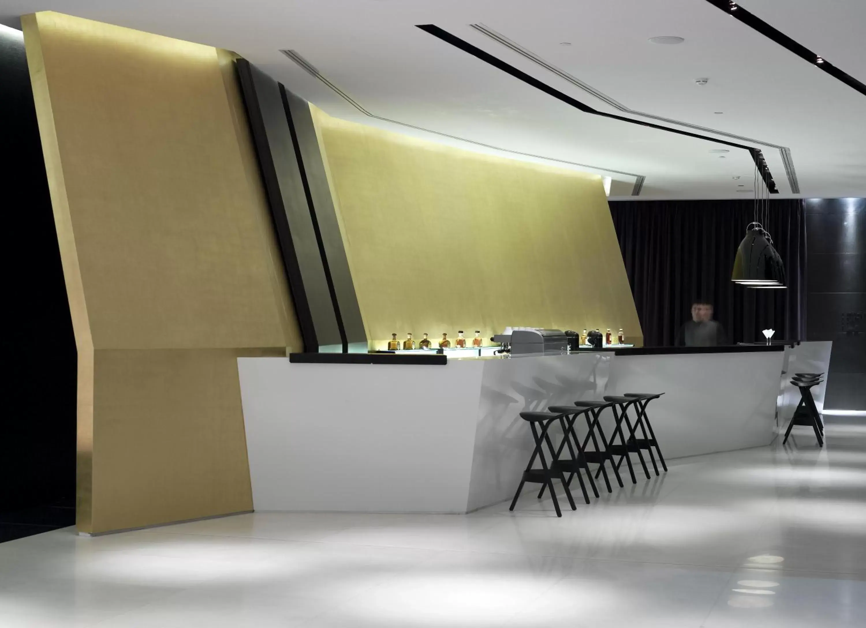 Lounge or bar in The Met Hotel Thessaloniki, a Member of Design Hotels