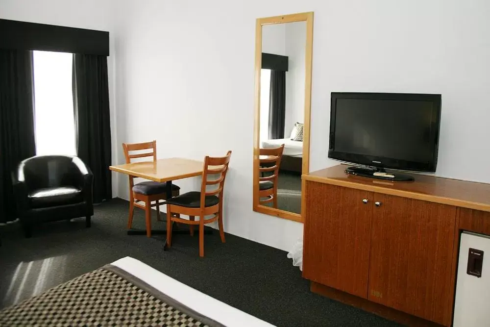 Seating area, TV/Entertainment Center in Footscray Motor Inn and Serviced Apartments