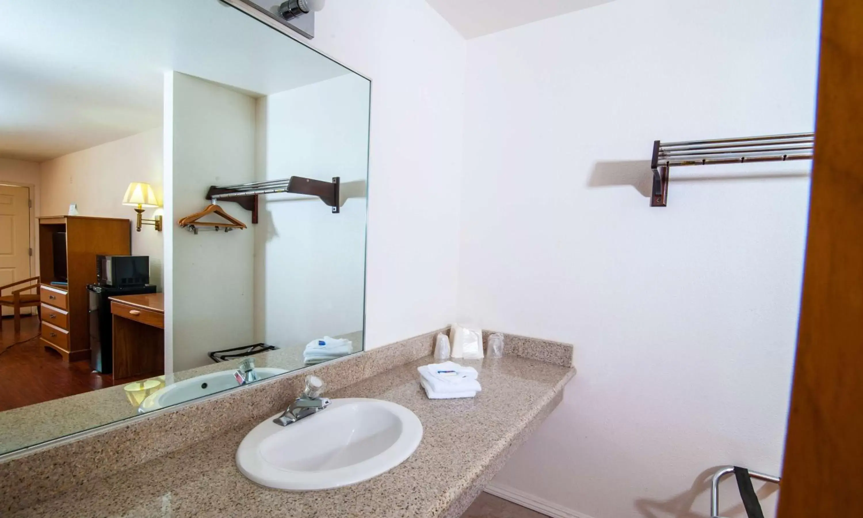 Bathroom in Motel 6-Santa Nella, CA - Los Banos