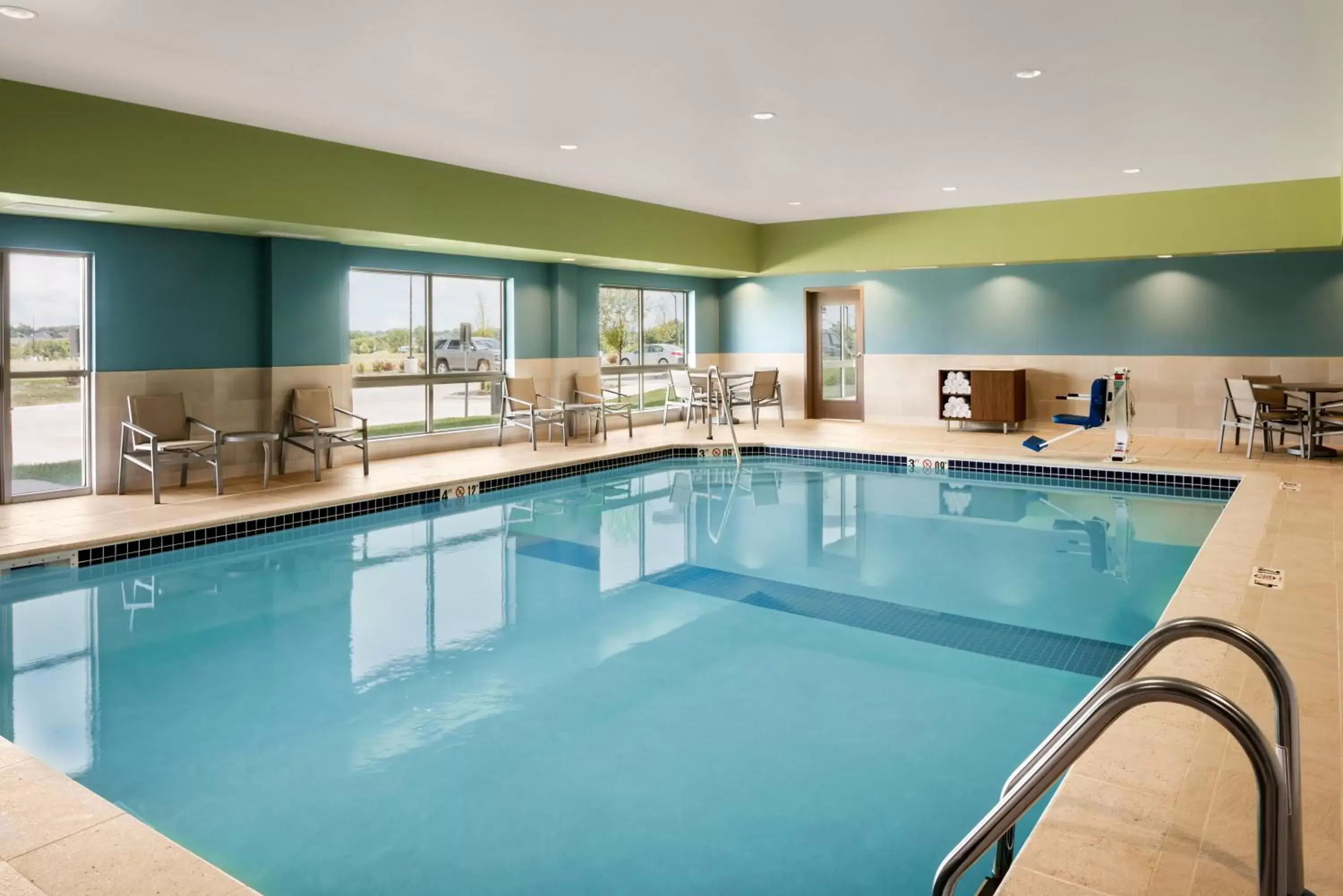 , Swimming Pool in Holiday Inn Express & Suites - West Des Moines - Jordan Creek, an IHG Hotel