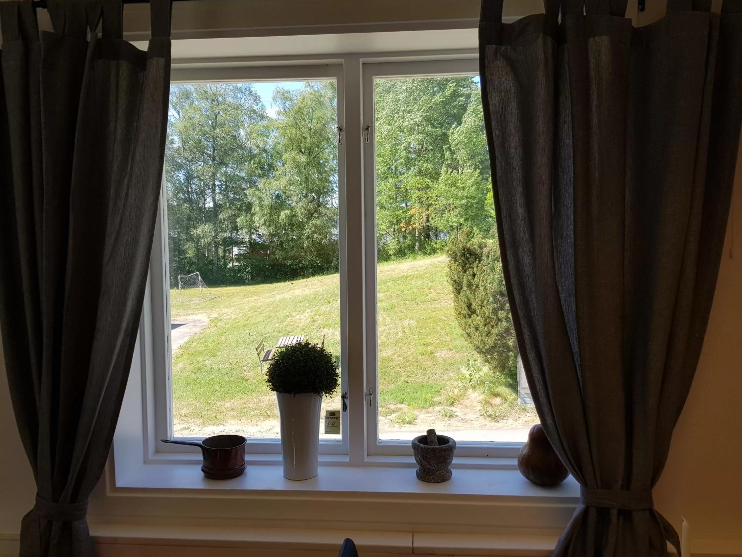 Garden view in Brukshotellet Skinnsberg