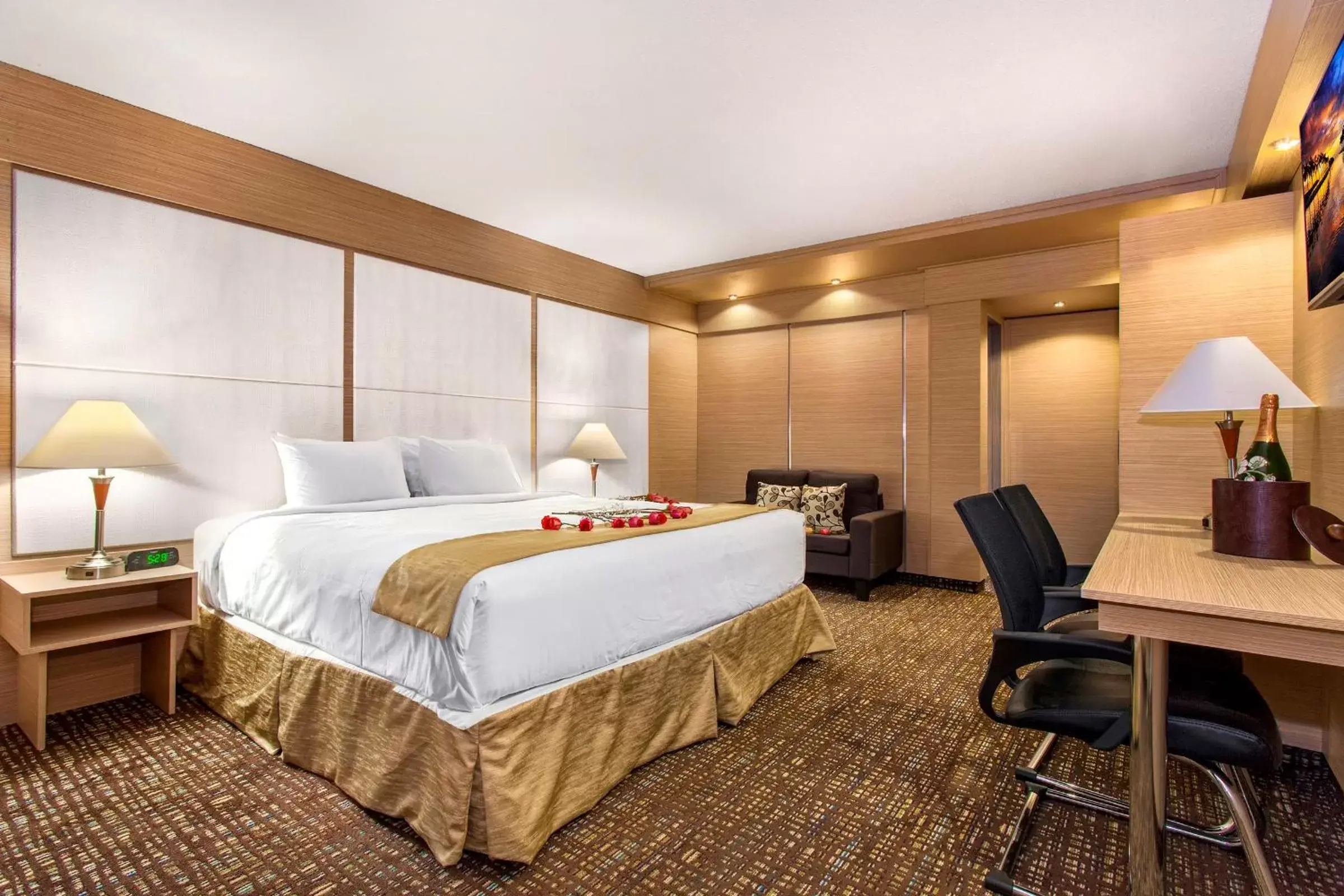 Deluxe Queen Room in Ocean Beach Club Deluxe Queen Room in Ocean Beach Club