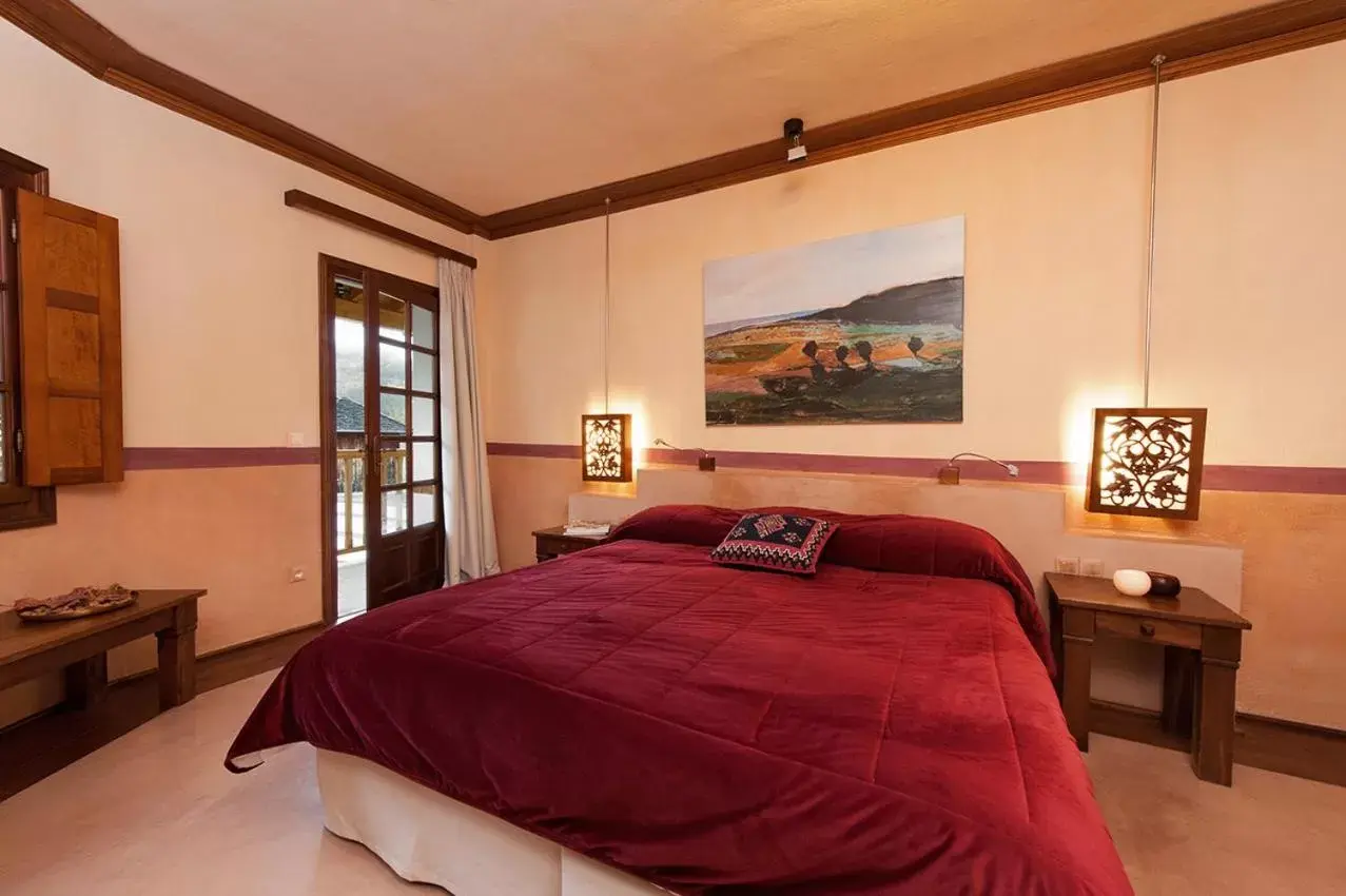 Bed in Katogi Averoff Hotel & Winery