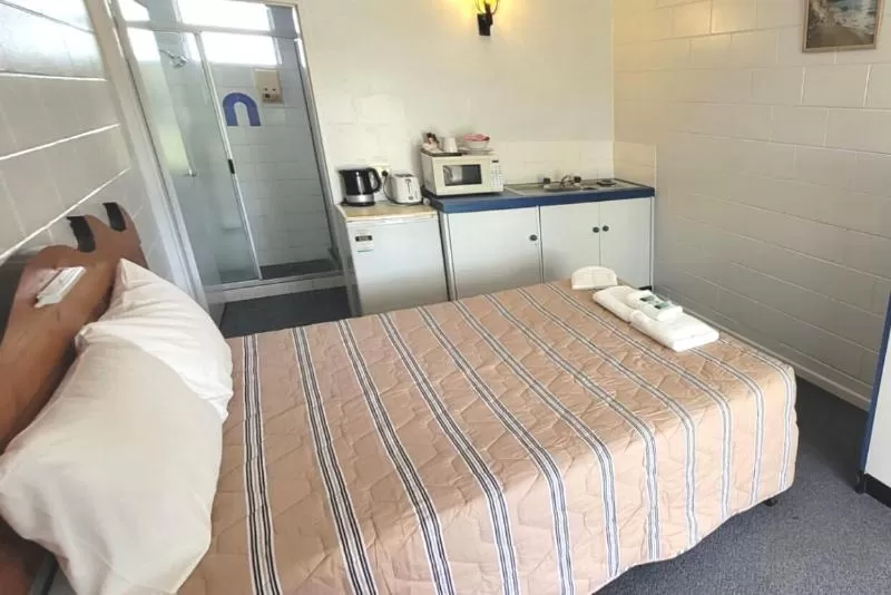 Bed in Innisfail City Motel