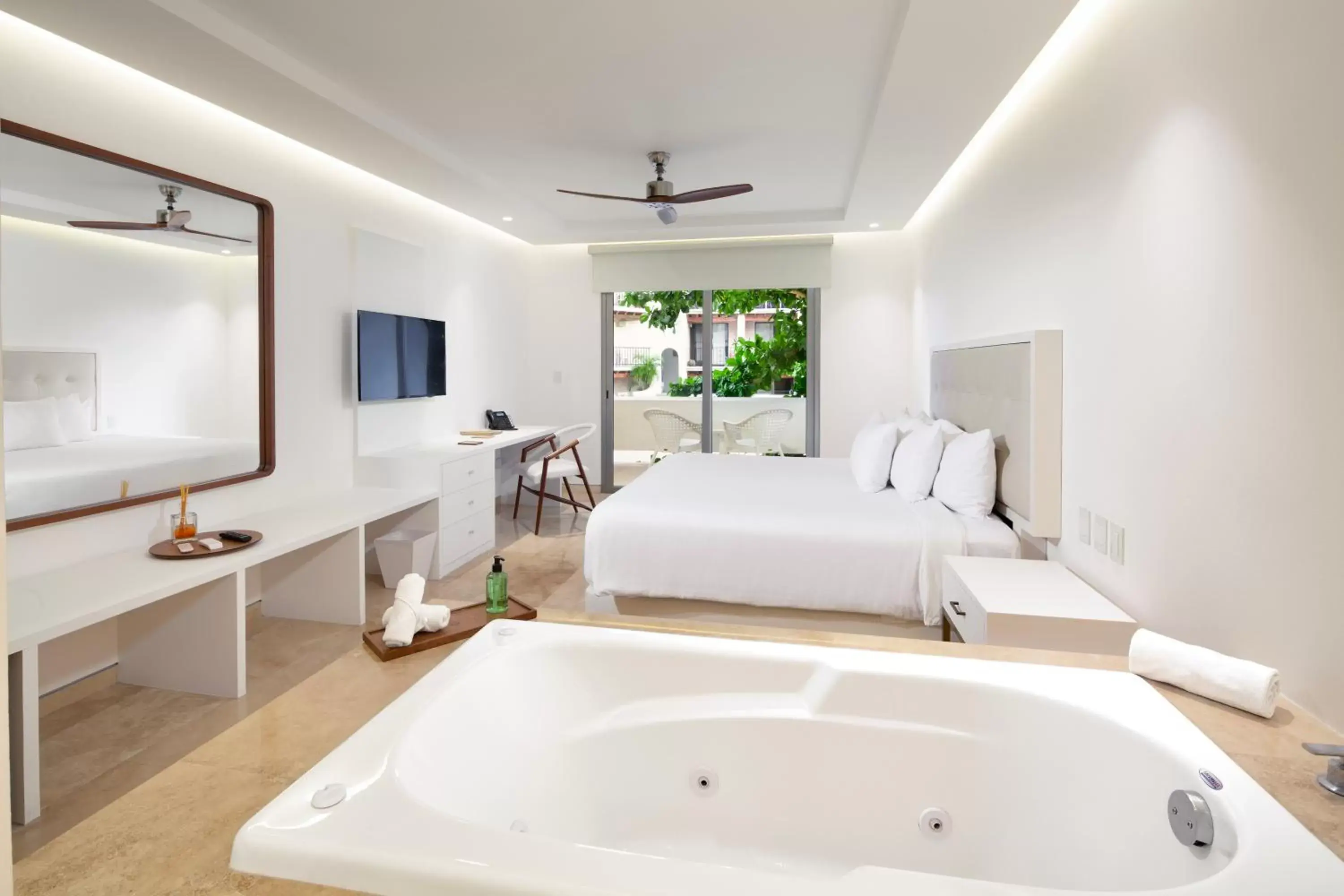 Bed, Bathroom in Antera Hotel & Residences