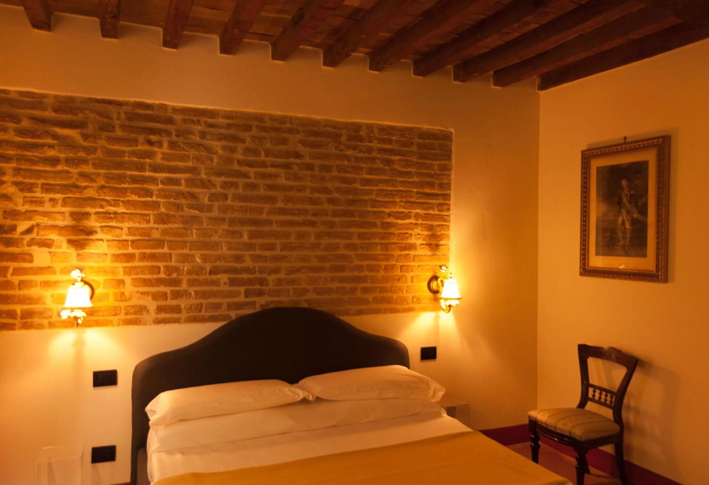 Bedroom, Bed in Palazzo Benucci