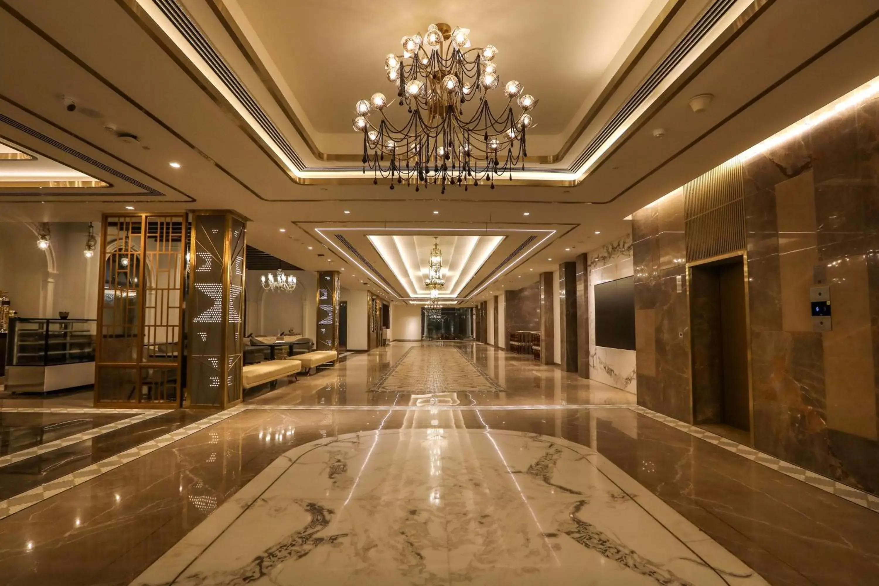 Lobby or reception in Radisson Blu Hotel GRT, Chennai International Airport