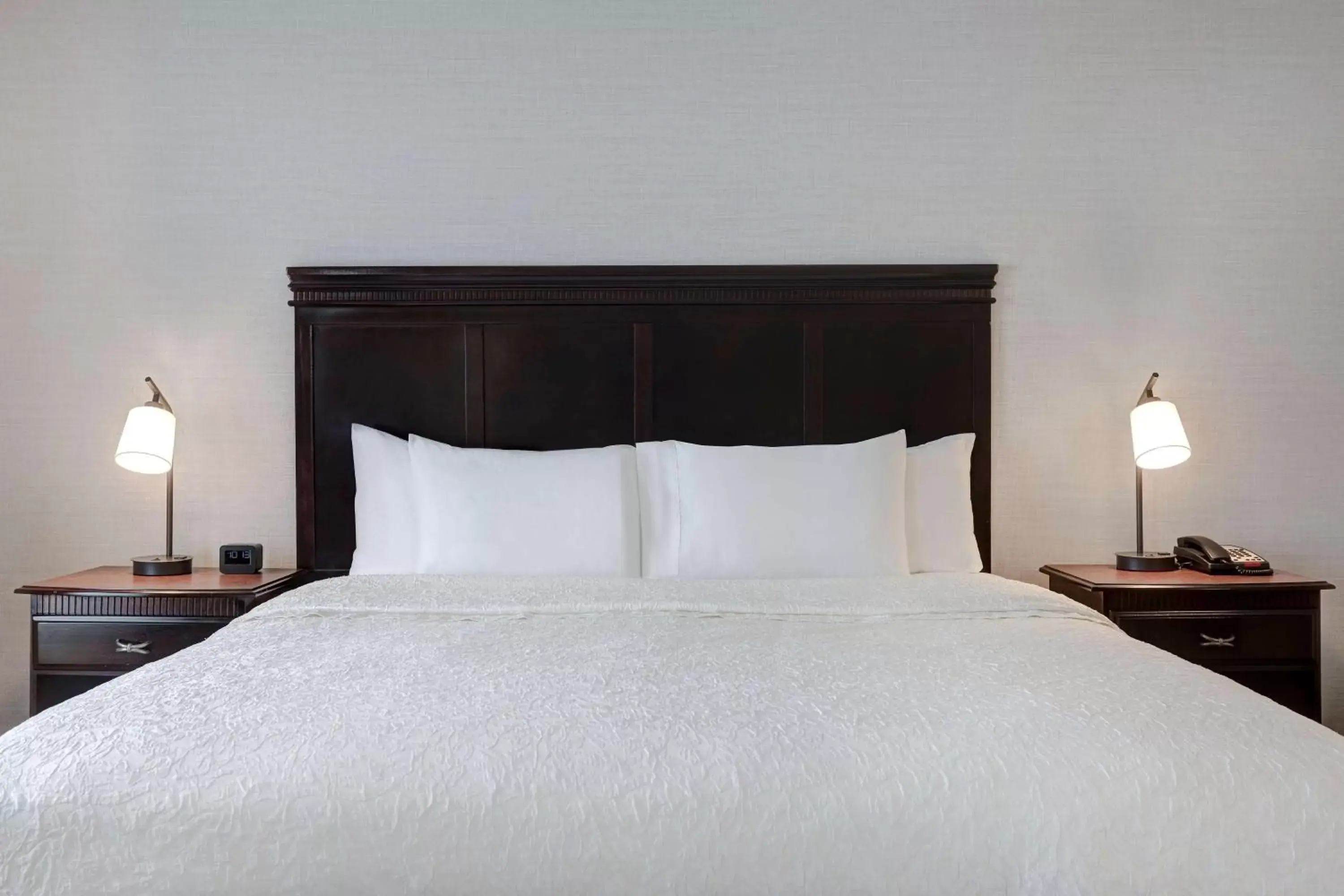 Bed in Hampton Inn & Suites Galveston