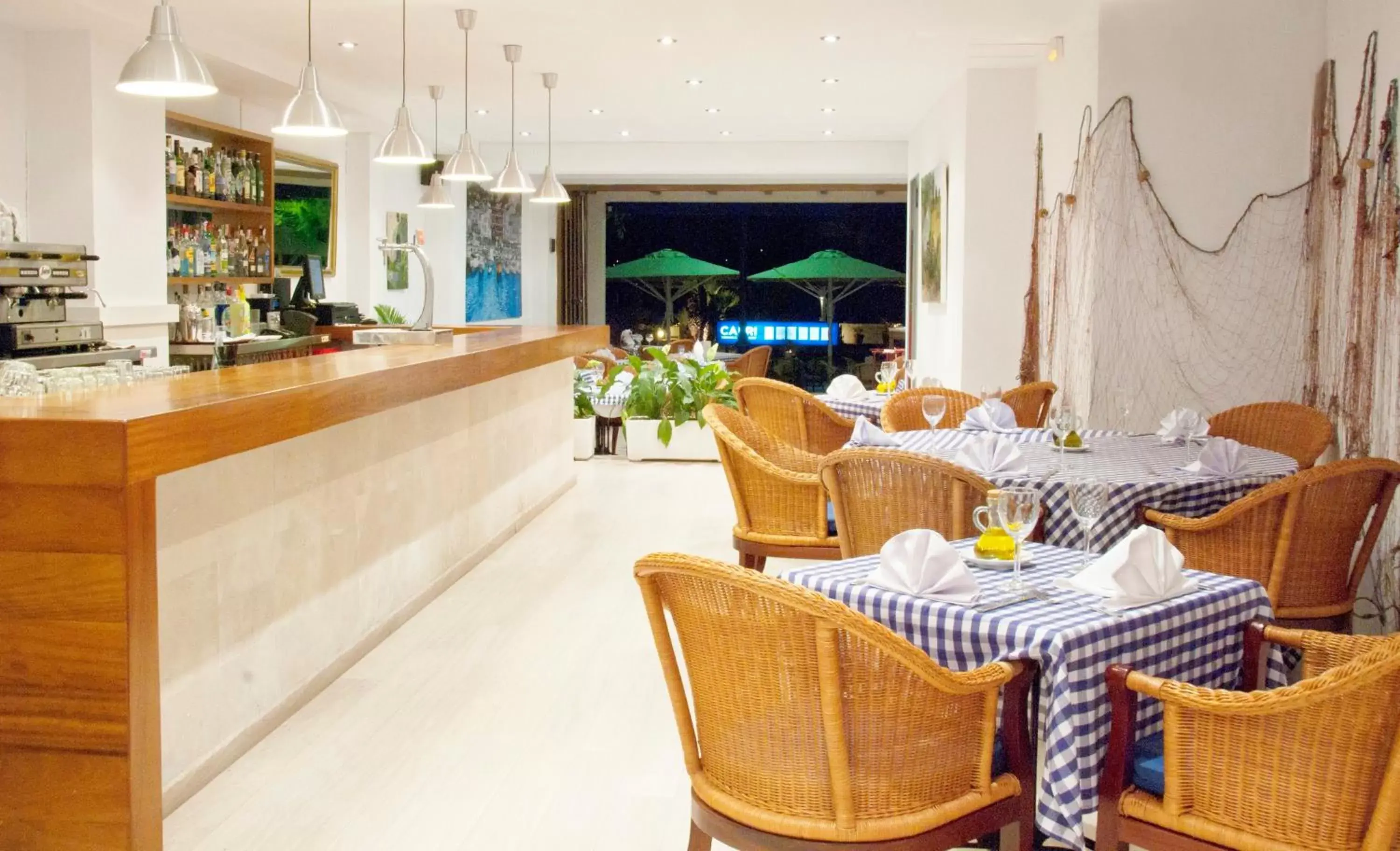 Restaurant/places to eat in Hotel Capri