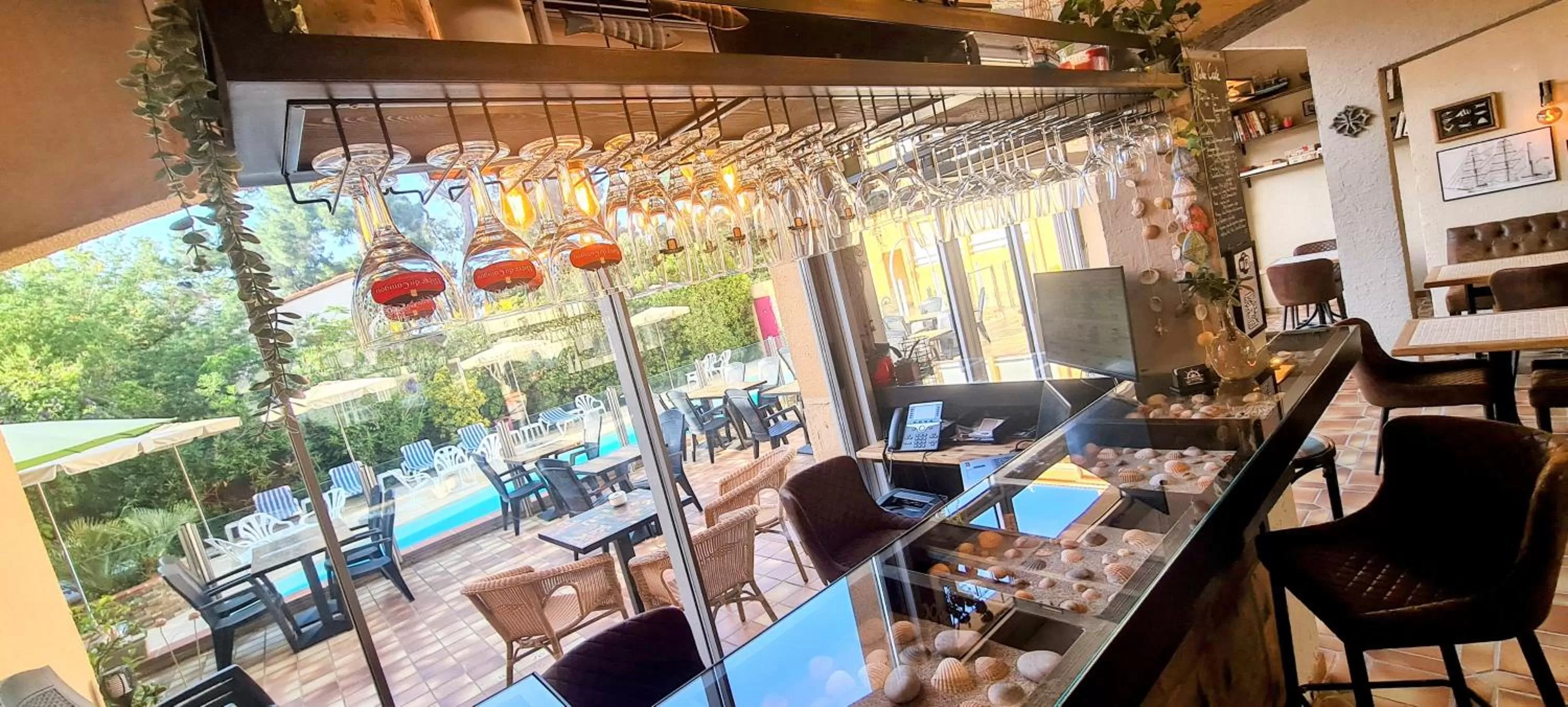 Lounge or bar in Hôtel Le Maritime