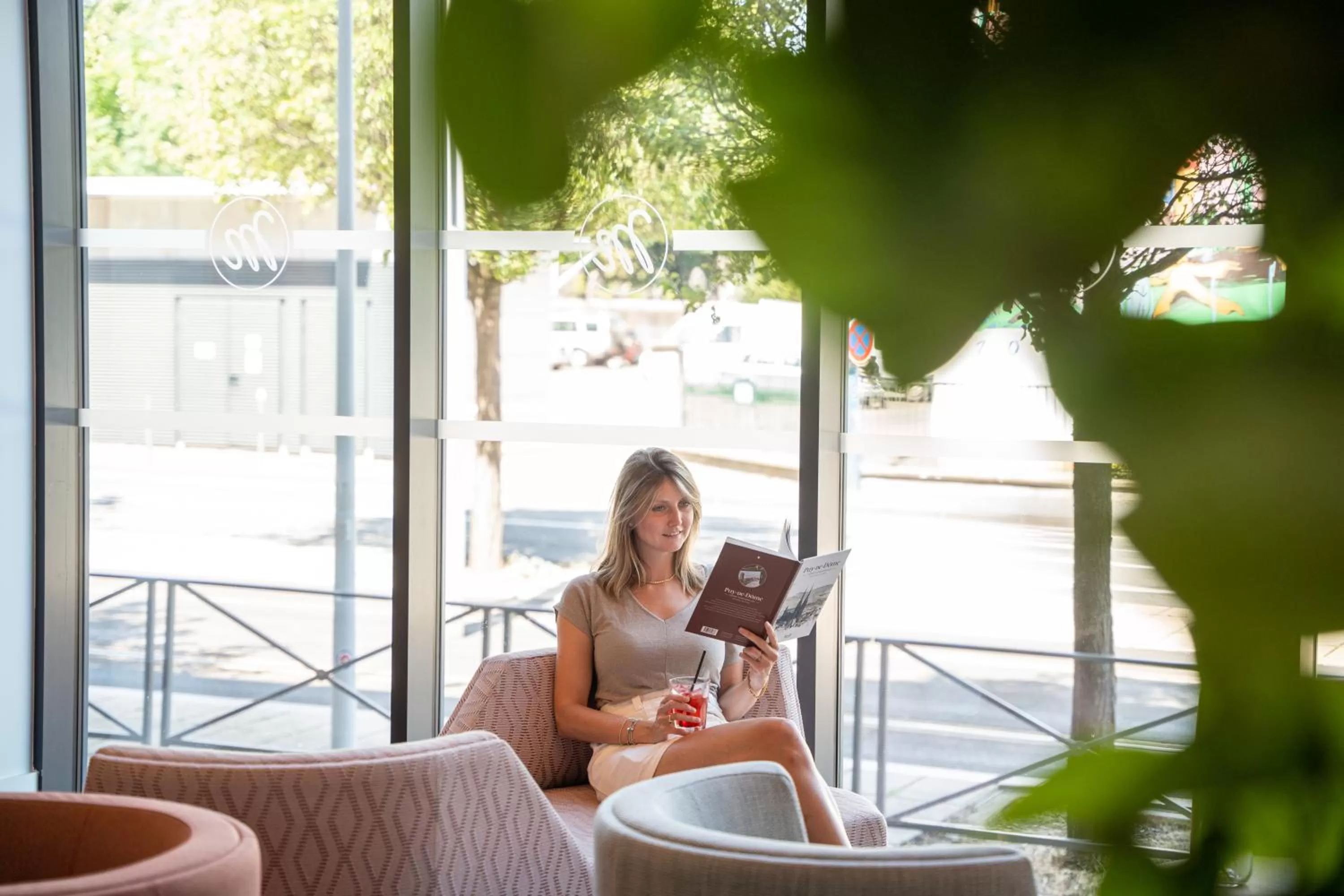 Communal lounge/ TV room in Aiden by Best Western Clermont-Ferrand Hotel & Spa