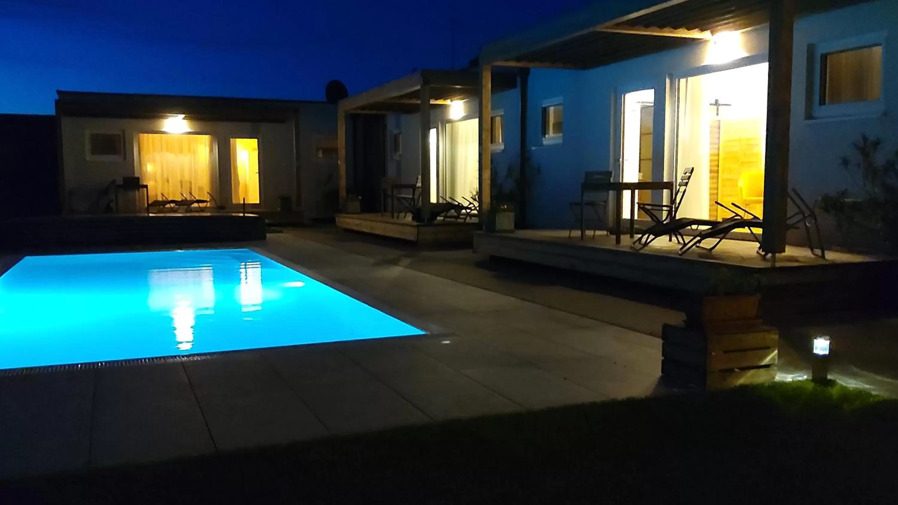 Swimming Pool in Zimmerei - Landgasthaus Karlo