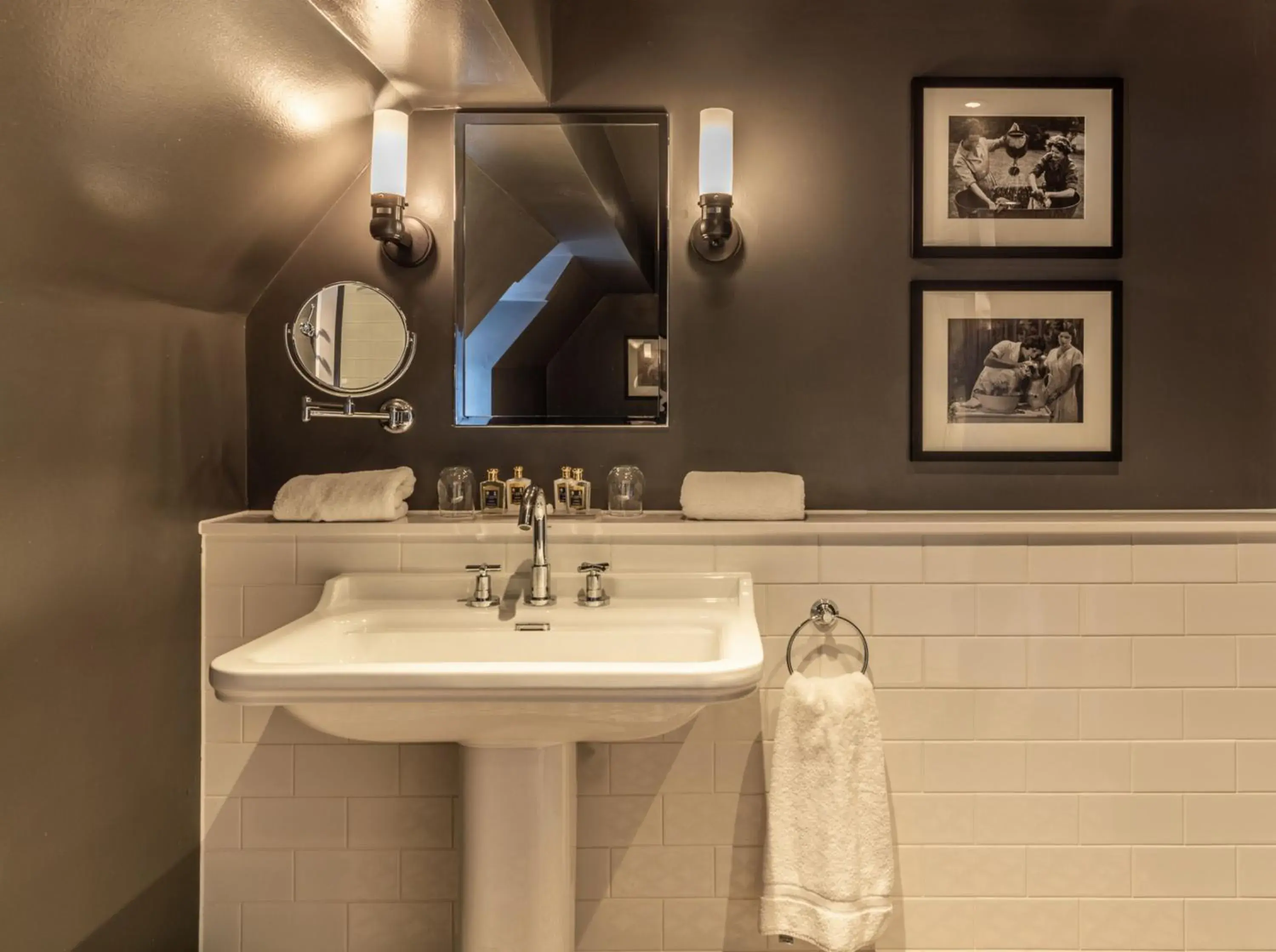 Bathroom in The Lygon Arms