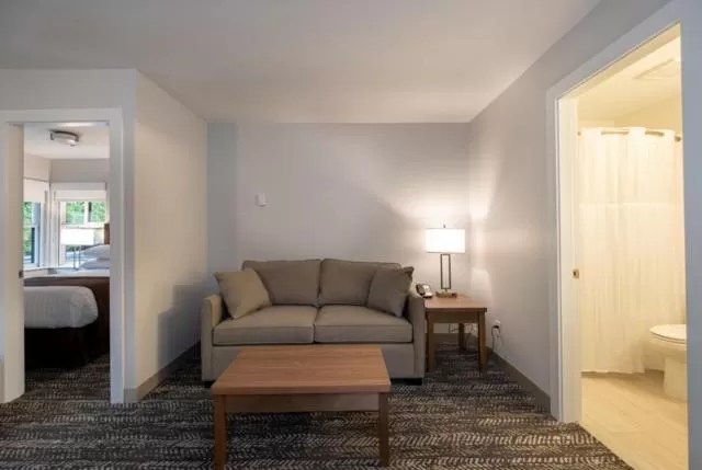 Living room, Seating Area in George Point Inn