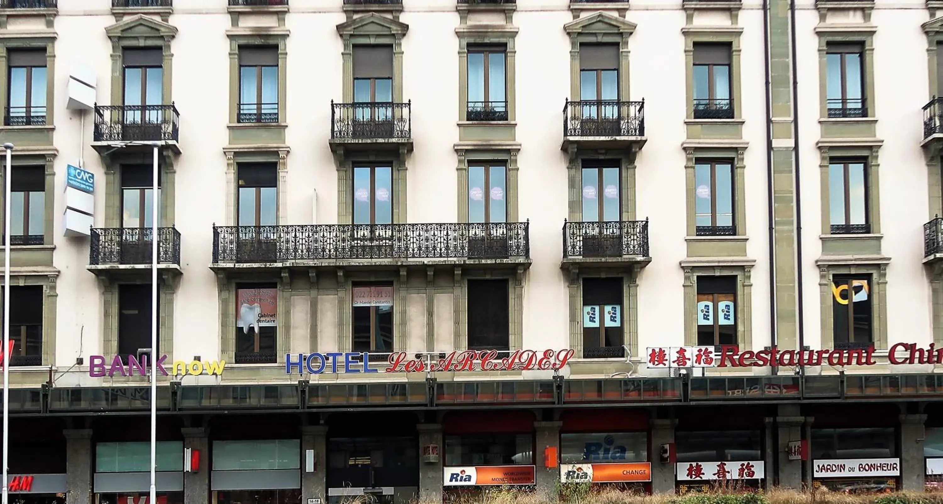 Property Building in Hotel Les Arcades