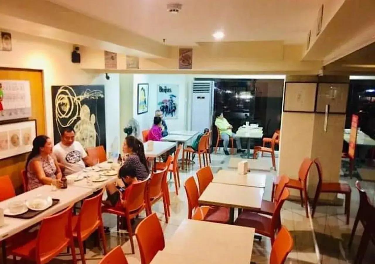 Restaurant/Places to Eat in Stone House Hotel Pasay