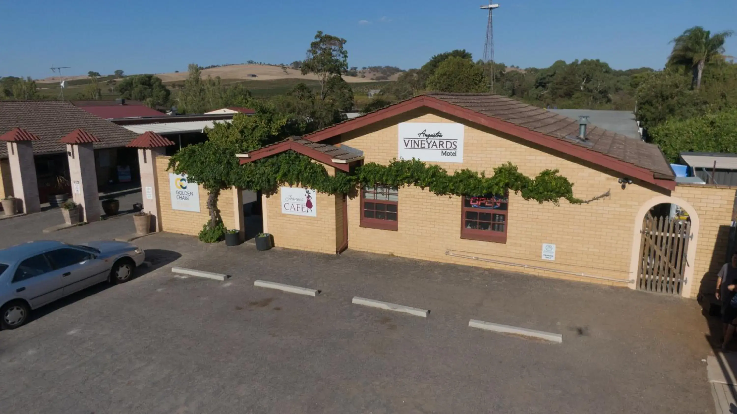 Property building in Angaston Vineyards Motel Property building in Angaston Vineyards Motel