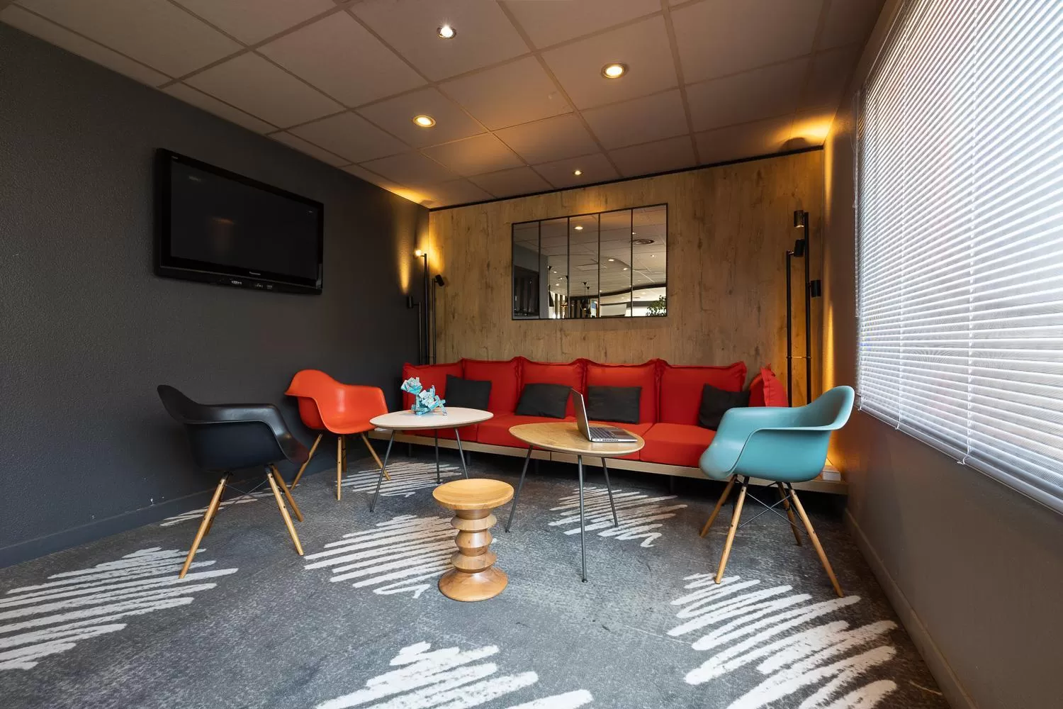 Communal lounge/ TV room in ibis Perpignan Sud Saint Charles