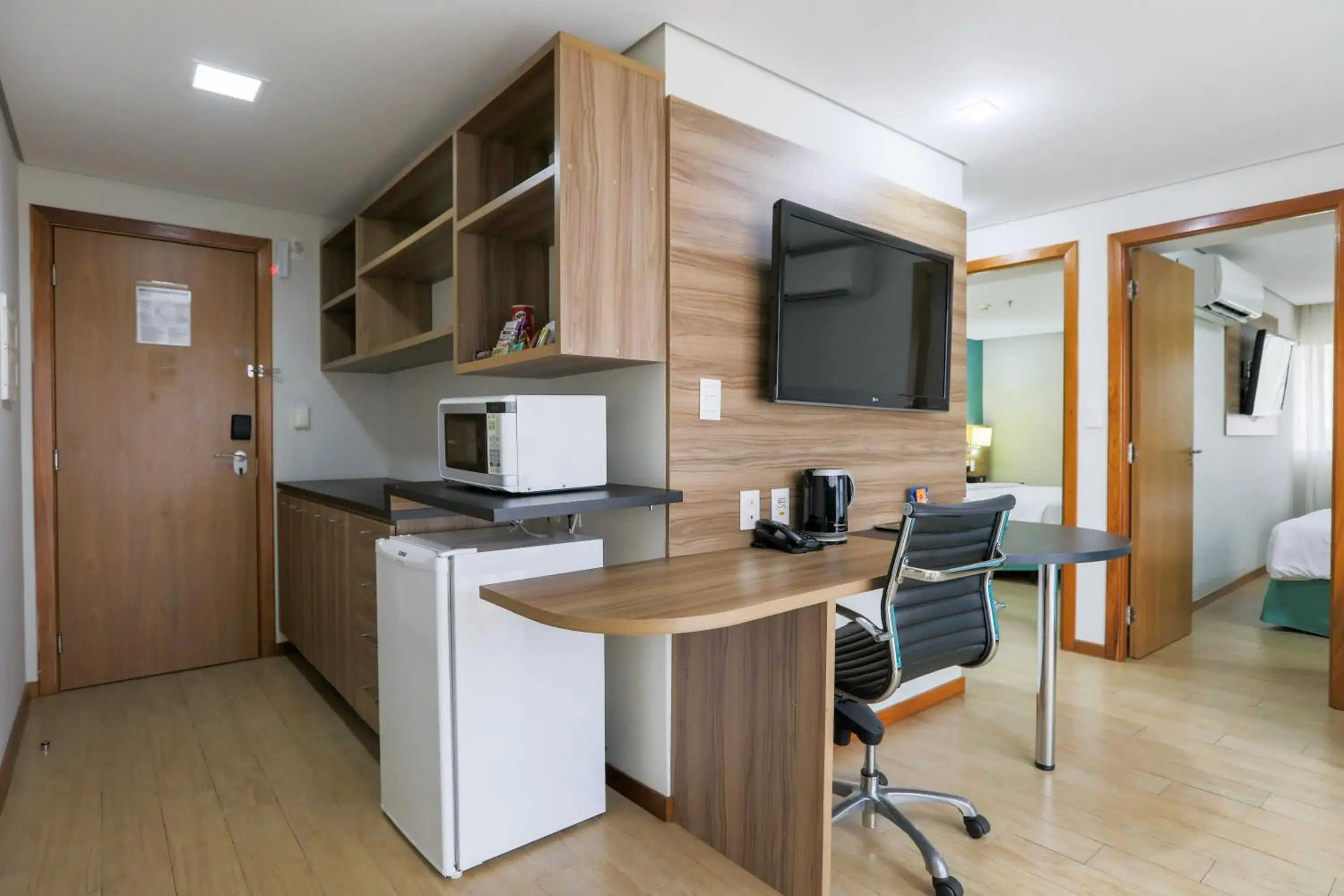 Communal lounge/ TV room, Kitchen/Kitchenette in Radisson Hotel Belém