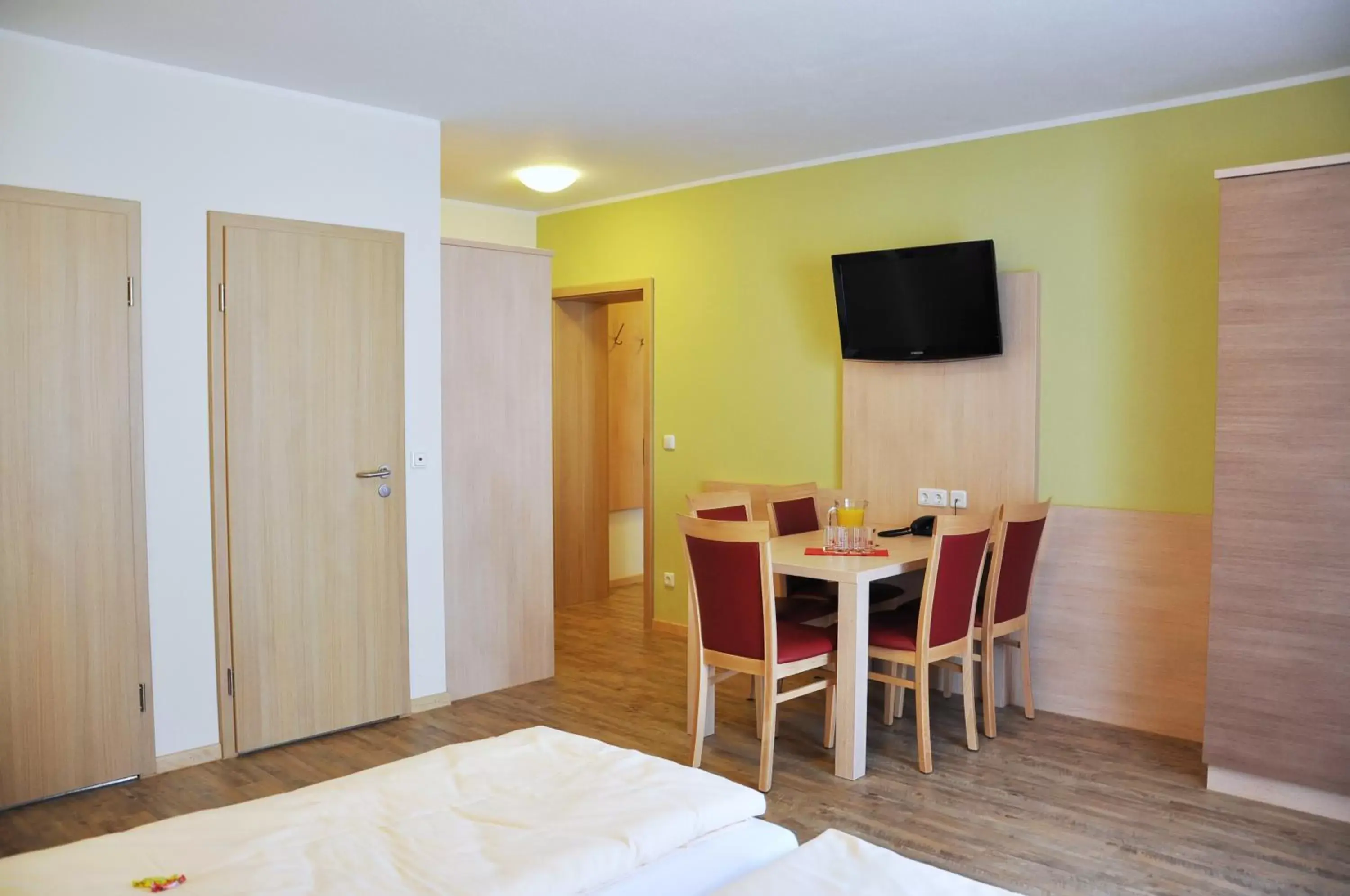 Two-Bedroom Apartment with Kitchenette in Gästehaus Zehmerhof bei Erding Two-Bedroom Apartment with Kitchenette in Gästehaus Zehmerhof bei Erding
