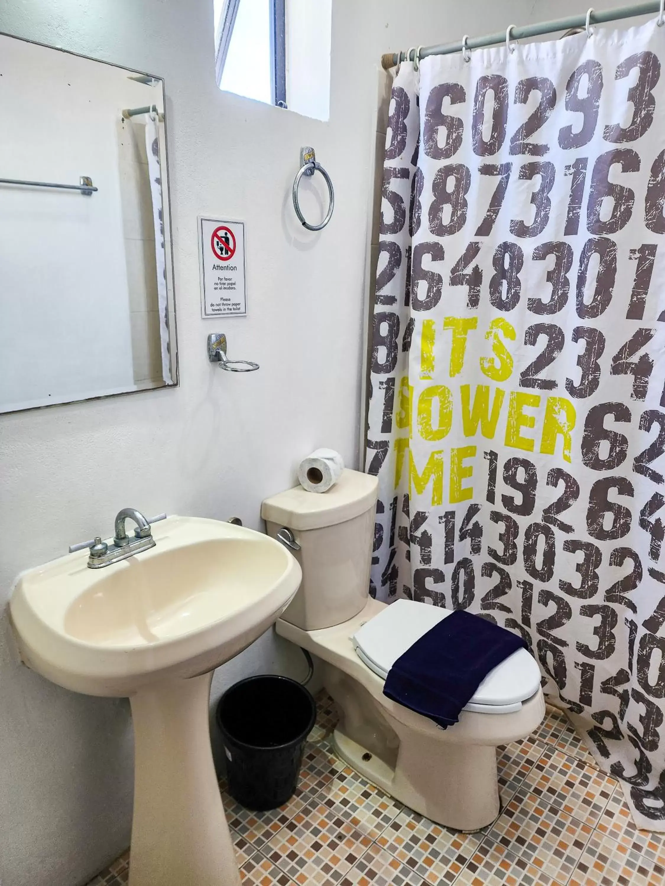 Bathroom in Fitz-Mar