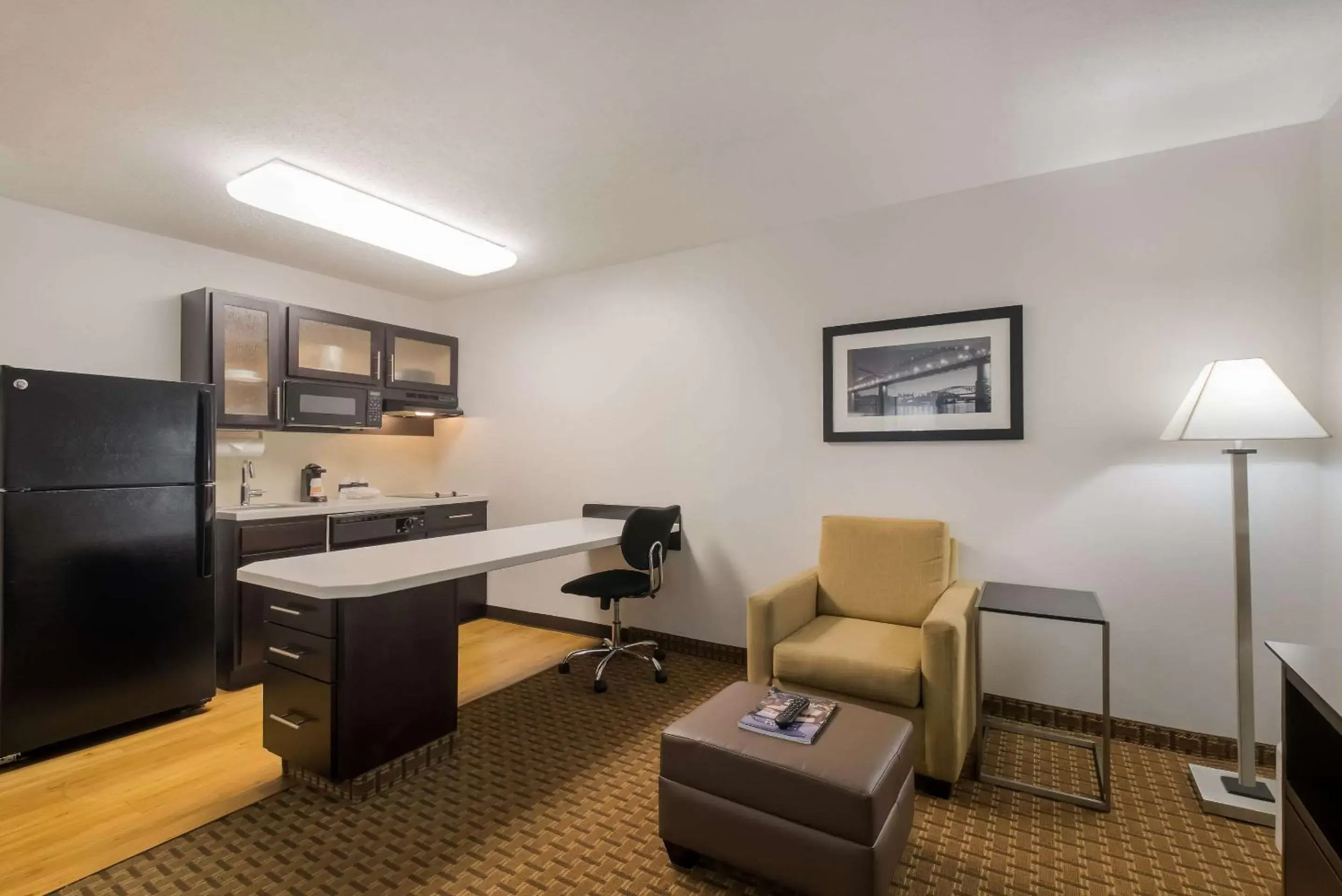 Bedroom, Seating Area in MainStay Suites Chattanooga Hamilton Place