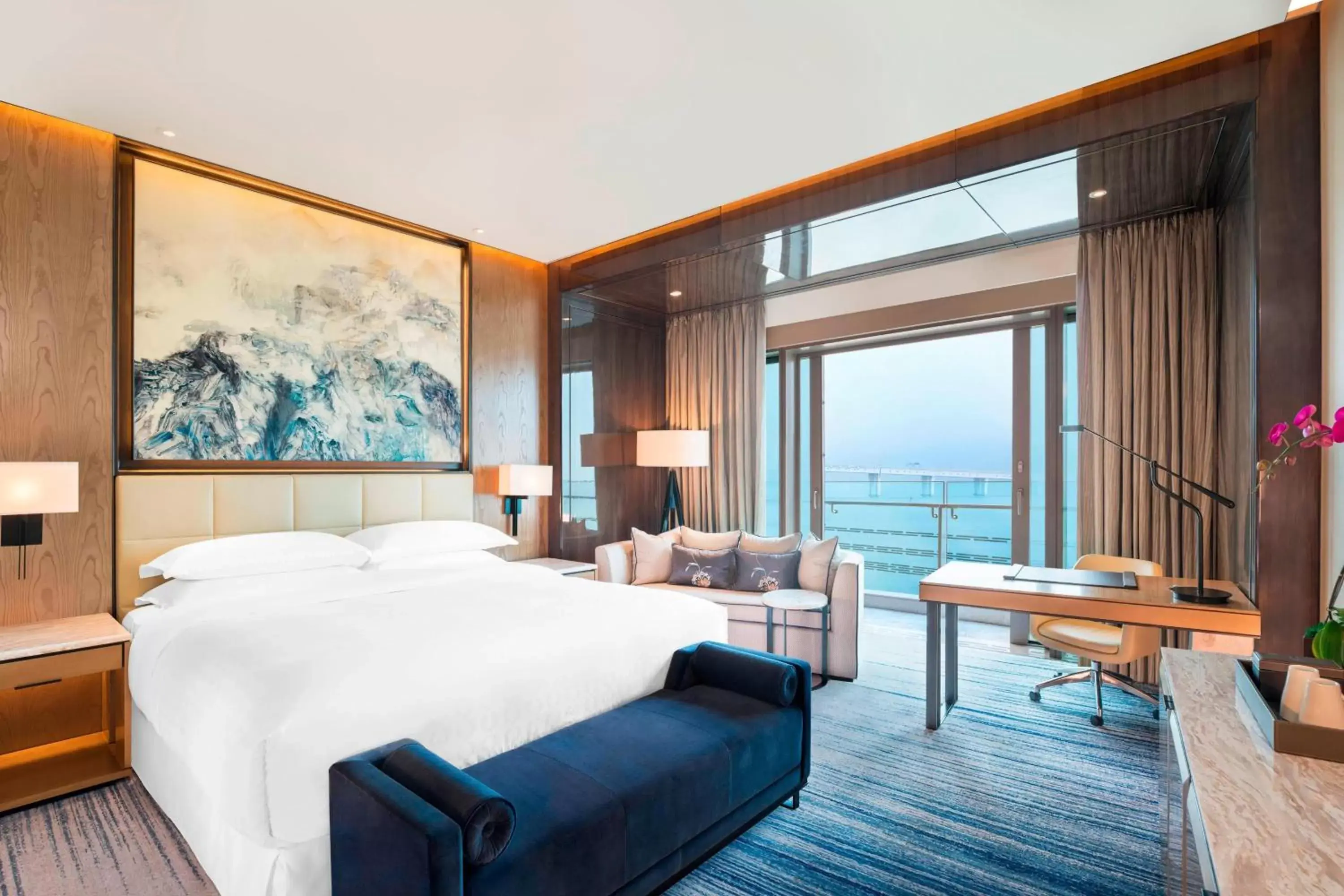 Photo of the whole room in Sheraton Zhuhai Hotel