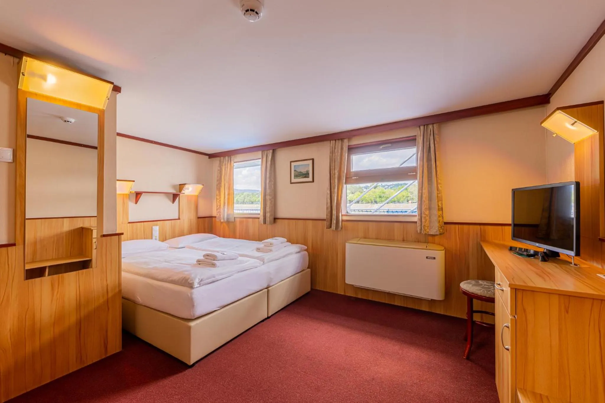 Bed in Fortuna Boat Hotel Budapest