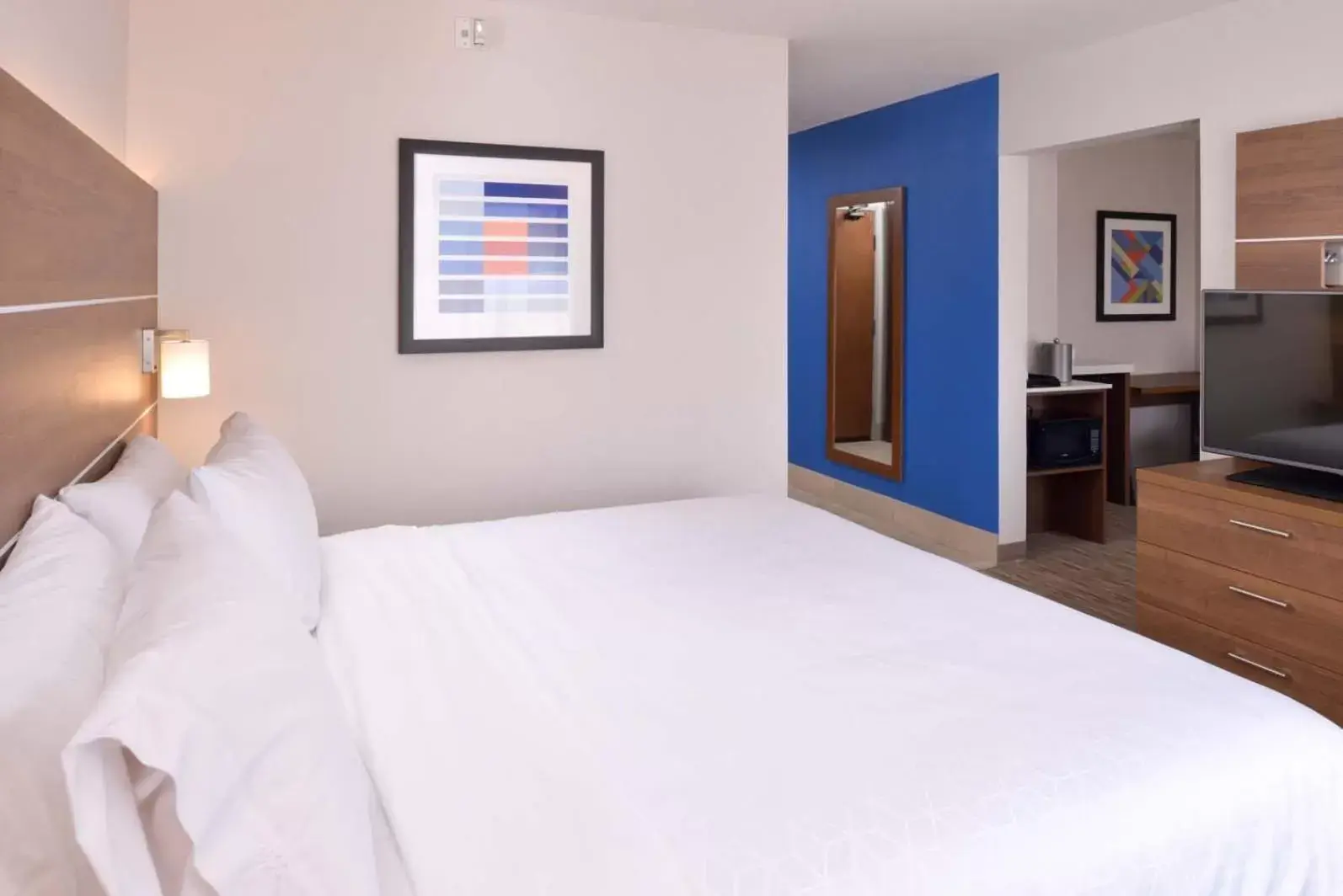 Bedroom, Bed in Holiday Inn Express Glenwood Springs Aspen Area, an IHG Hotel