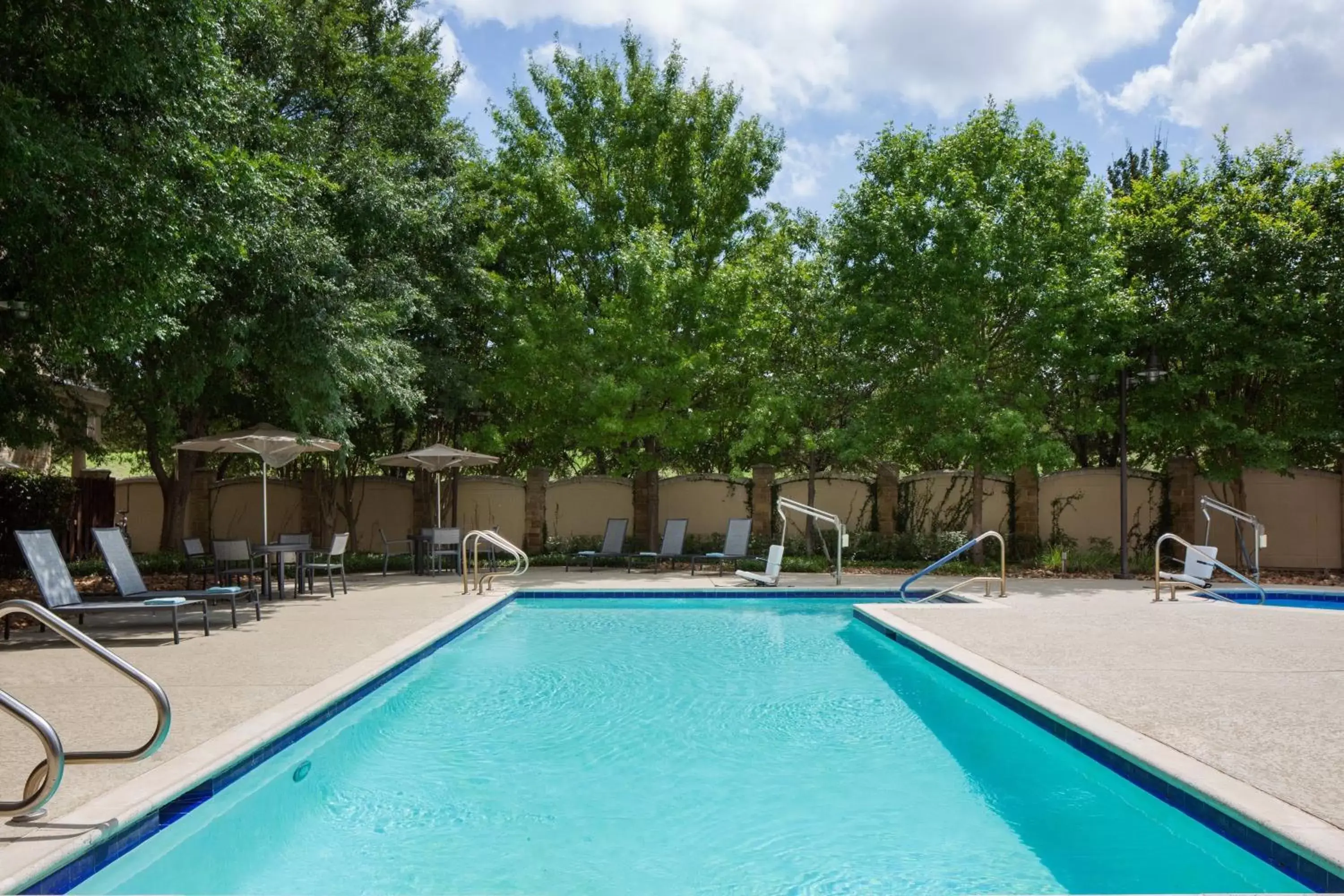 Swimming Pool in Residence Inn Fort Worth Cultural District