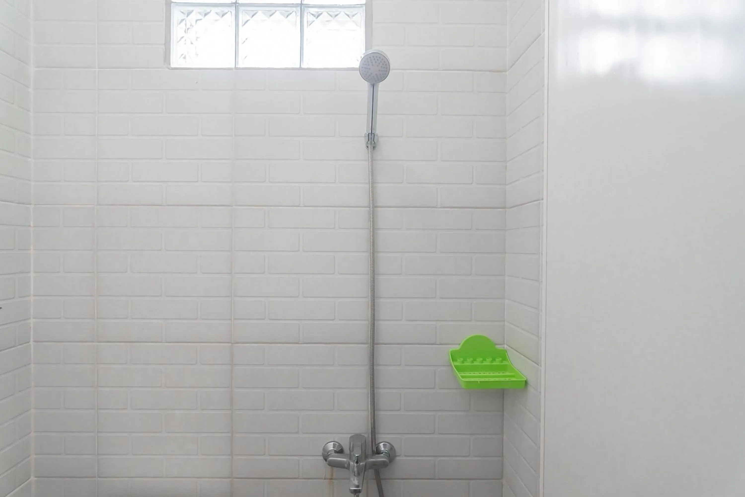 Shower in RedDoorz near Happy Farm Ciwidey