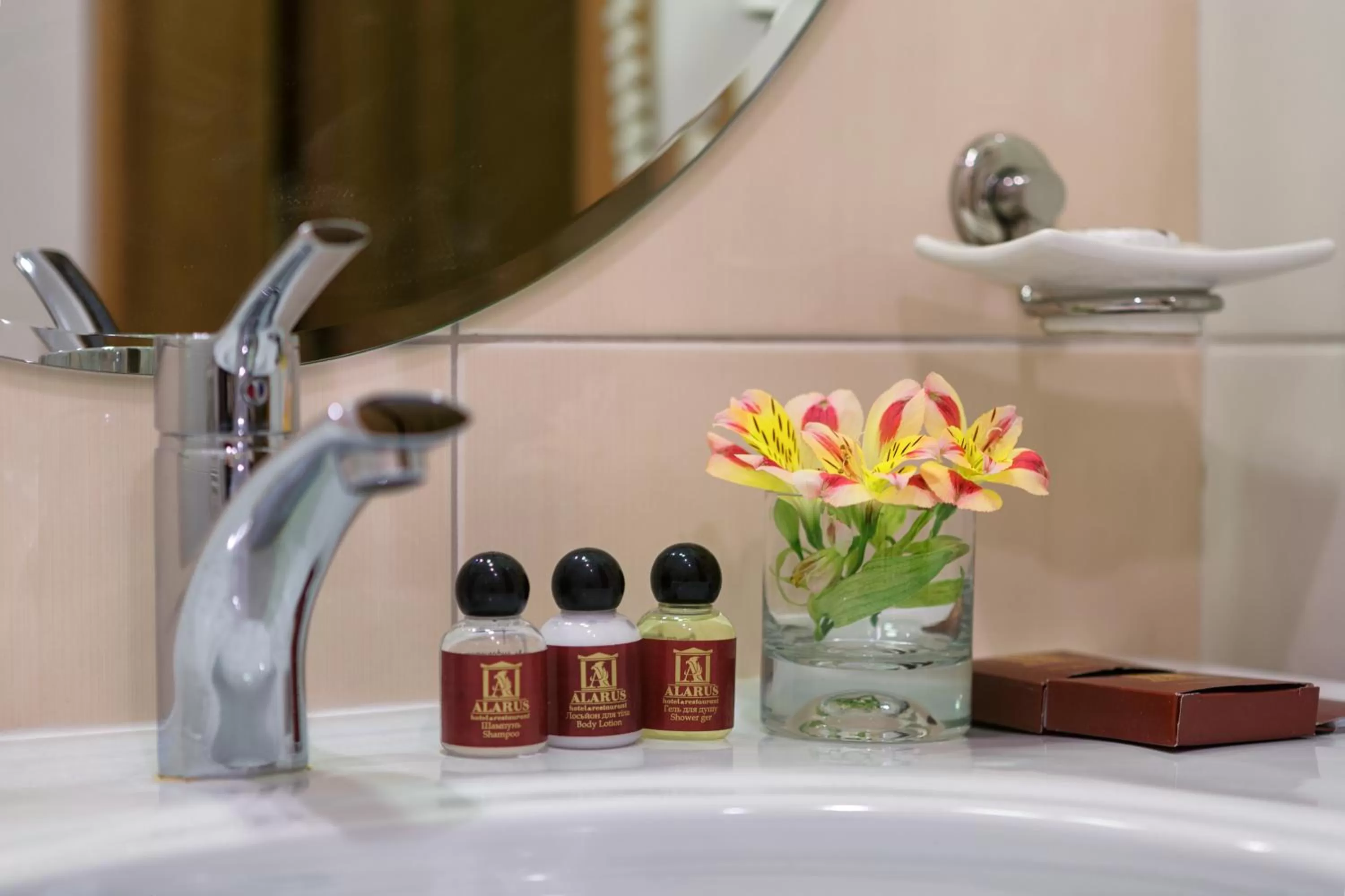 Shower in Alarus Luxe Hotel