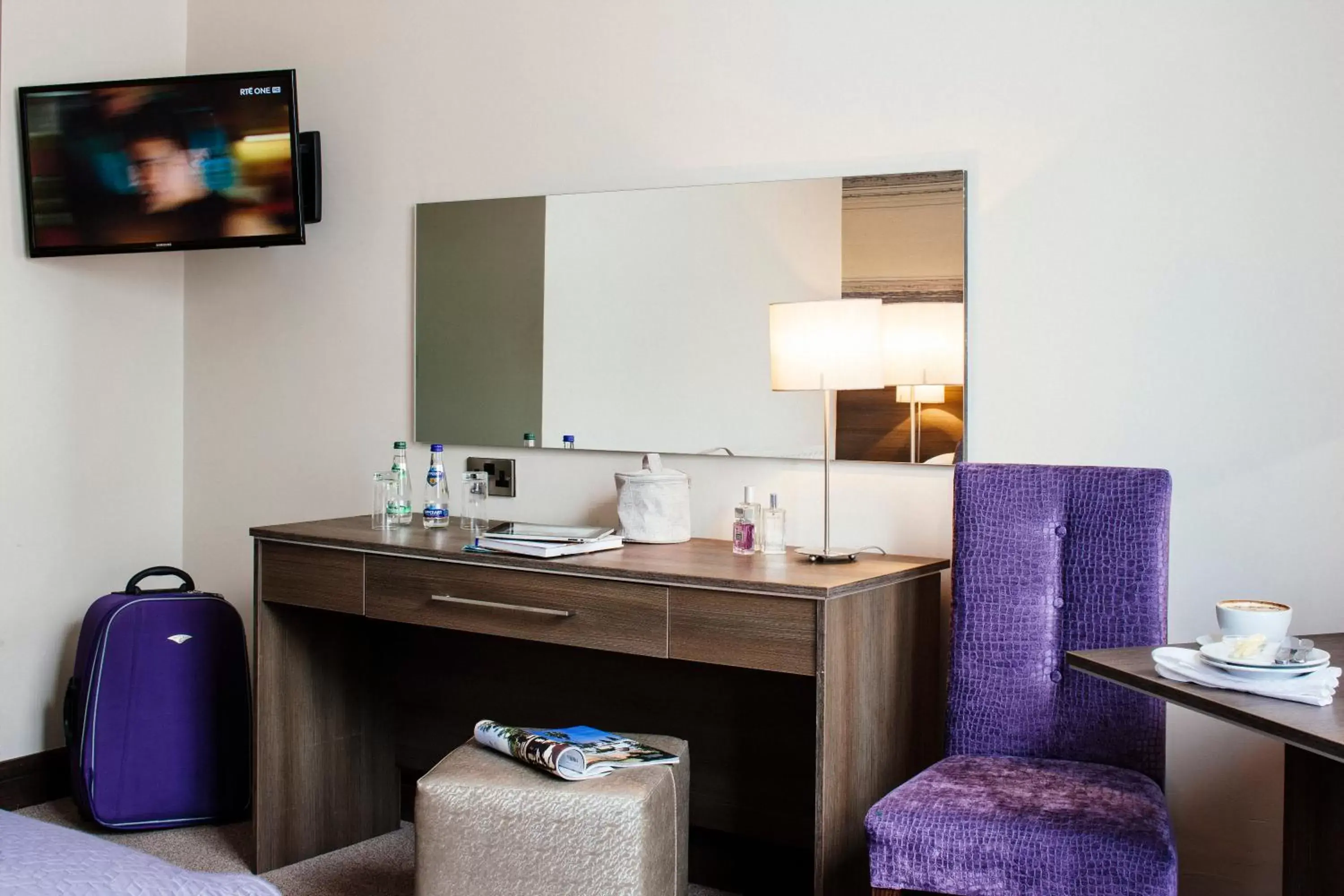 TV and multimedia, Bathroom in Brandon House Hotel