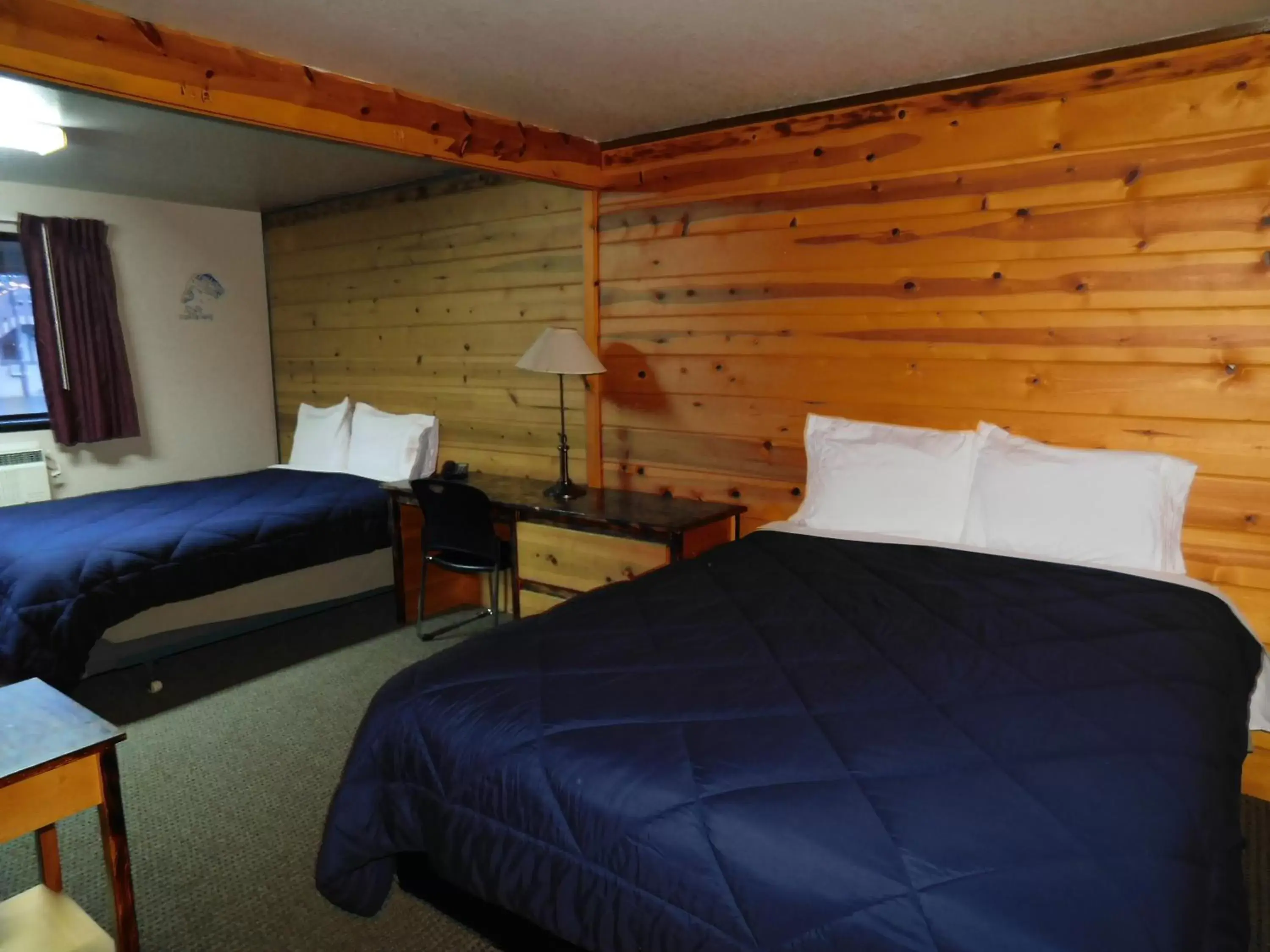 Bedroom, Bed in Packwood Inn