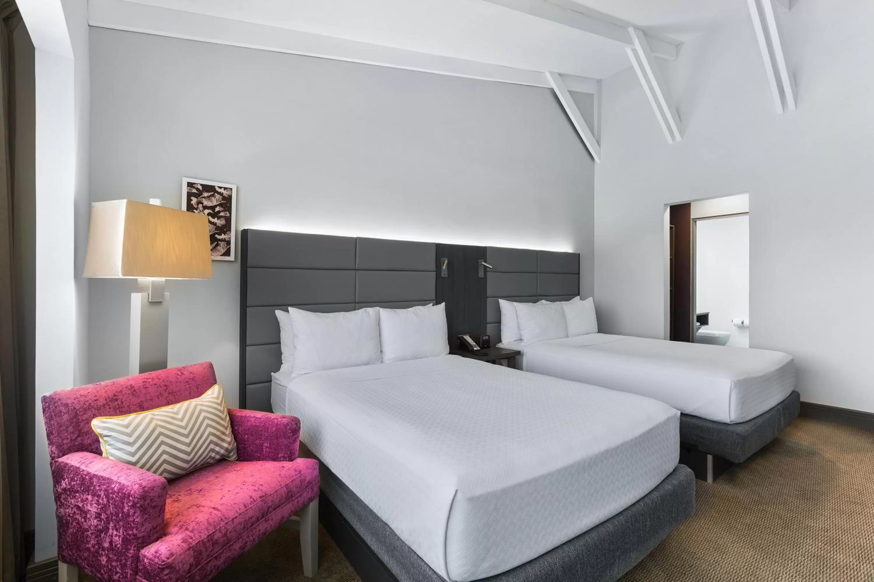 Photo of the whole room, Bed in Crowne Plaza San Jose La Sabana by IHG