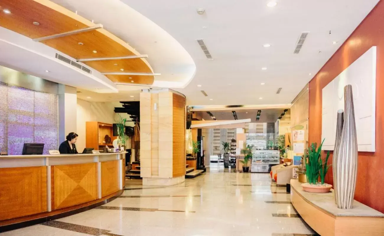 Lobby or reception, Lobby/Reception in Greenhills Elan Hotel Modern